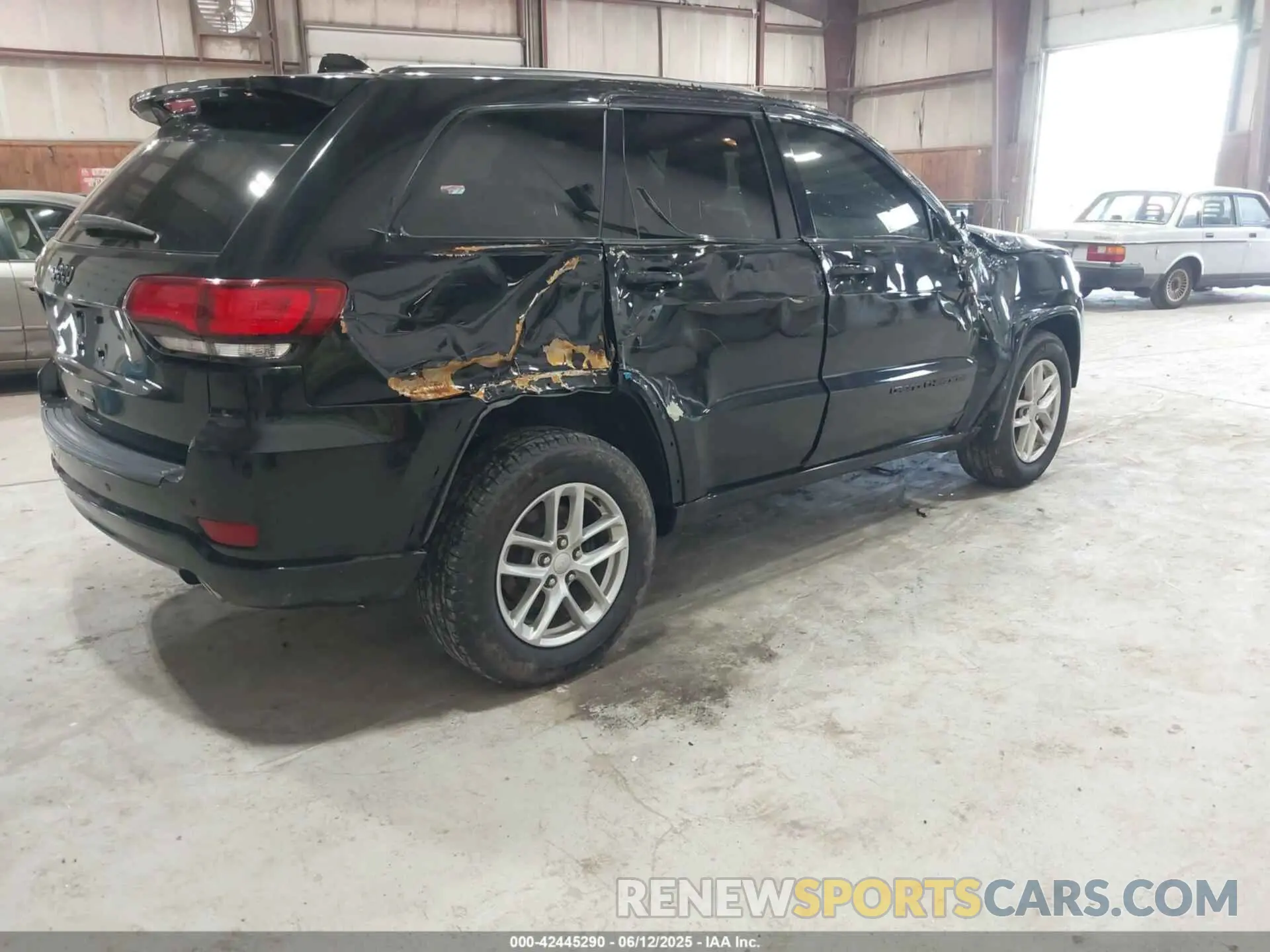 4 Photograph of a damaged car 1C4RJFAG2KC678088 JEEP GRAND CHEROKEE 2019