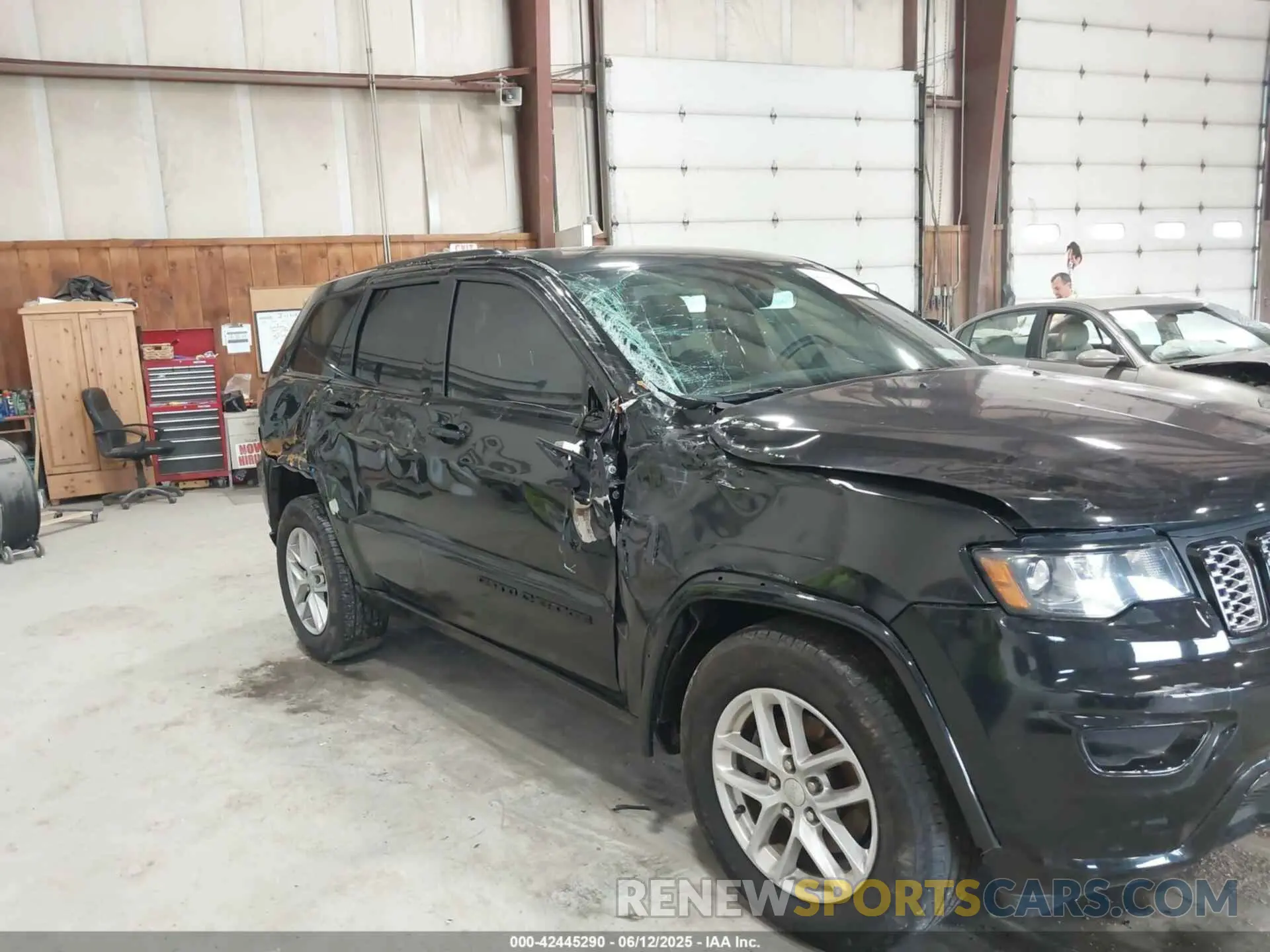 6 Photograph of a damaged car 1C4RJFAG2KC678088 JEEP GRAND CHEROKEE 2019