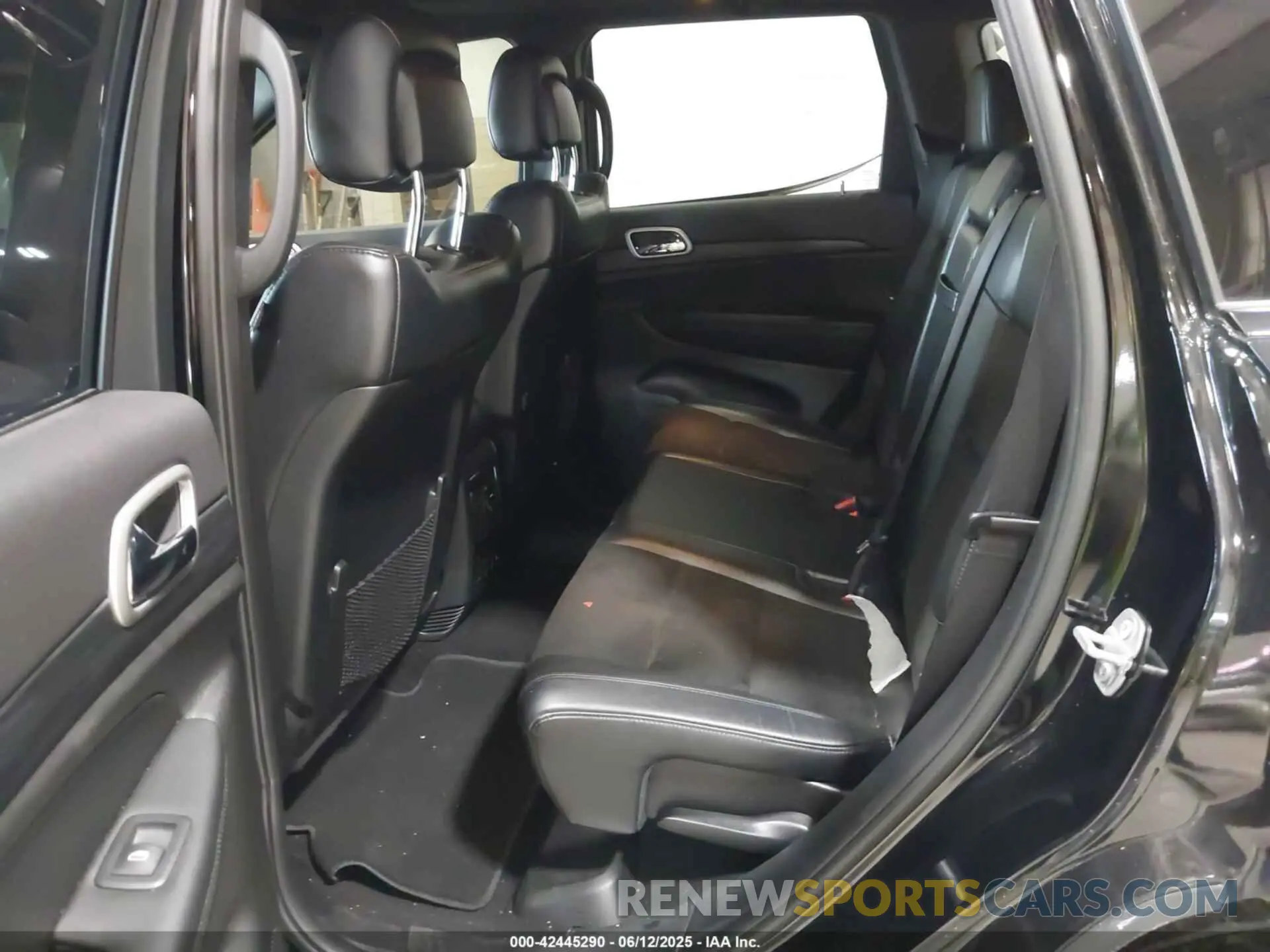8 Photograph of a damaged car 1C4RJFAG2KC678088 JEEP GRAND CHEROKEE 2019