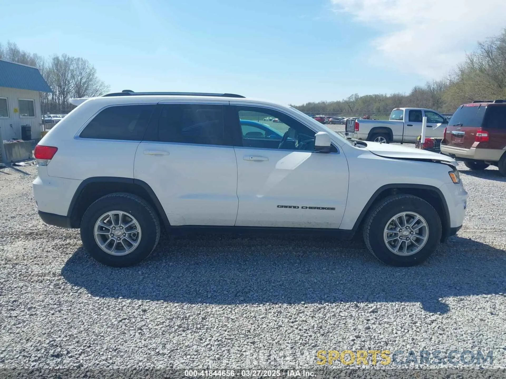 13 Photograph of a damaged car 1C4RJFAG2KC736961 JEEP GRAND CHEROKEE 2019
