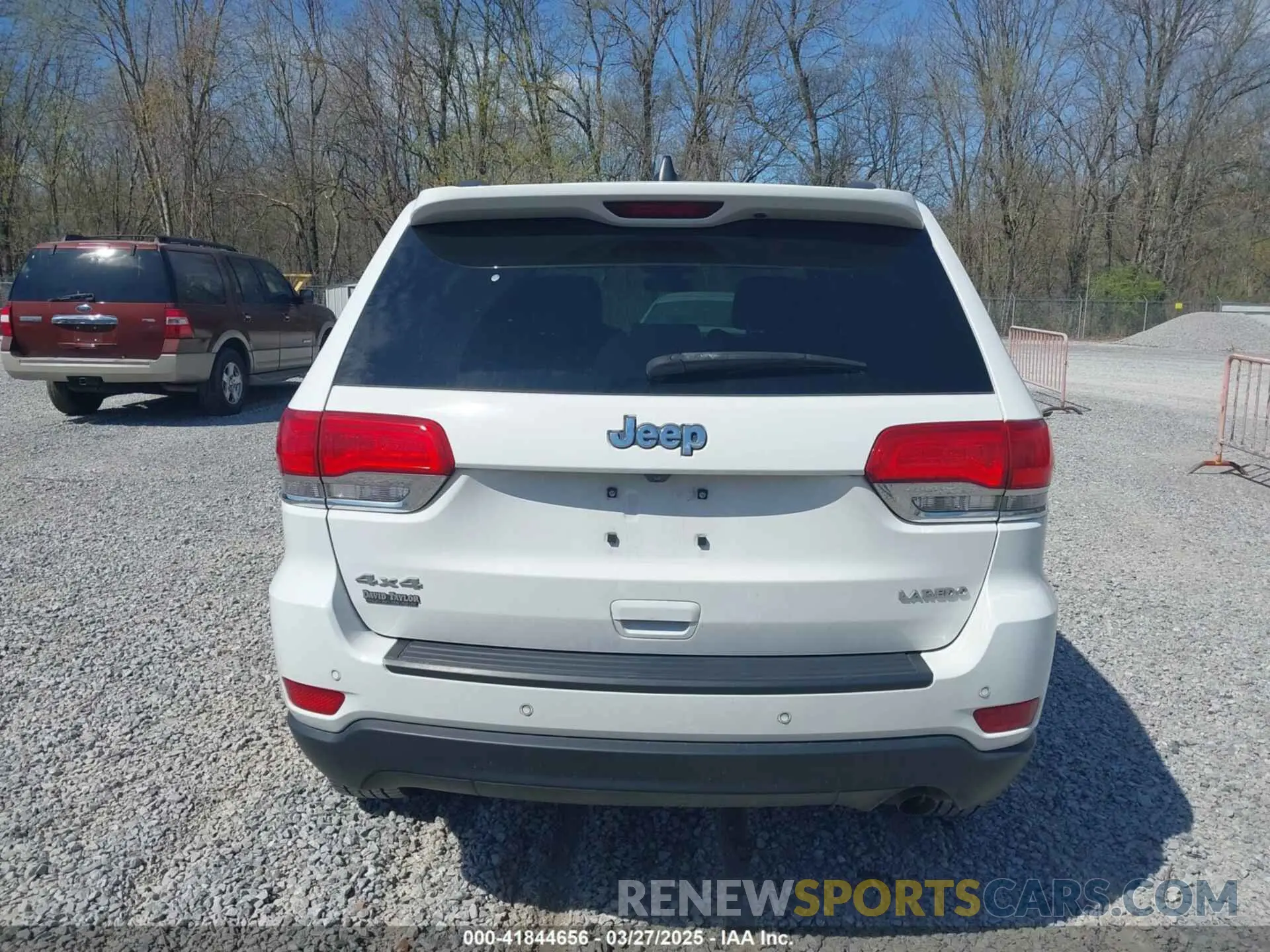 16 Photograph of a damaged car 1C4RJFAG2KC736961 JEEP GRAND CHEROKEE 2019