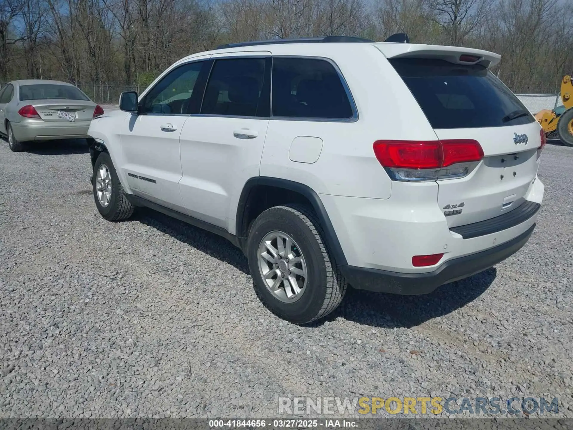 3 Photograph of a damaged car 1C4RJFAG2KC736961 JEEP GRAND CHEROKEE 2019