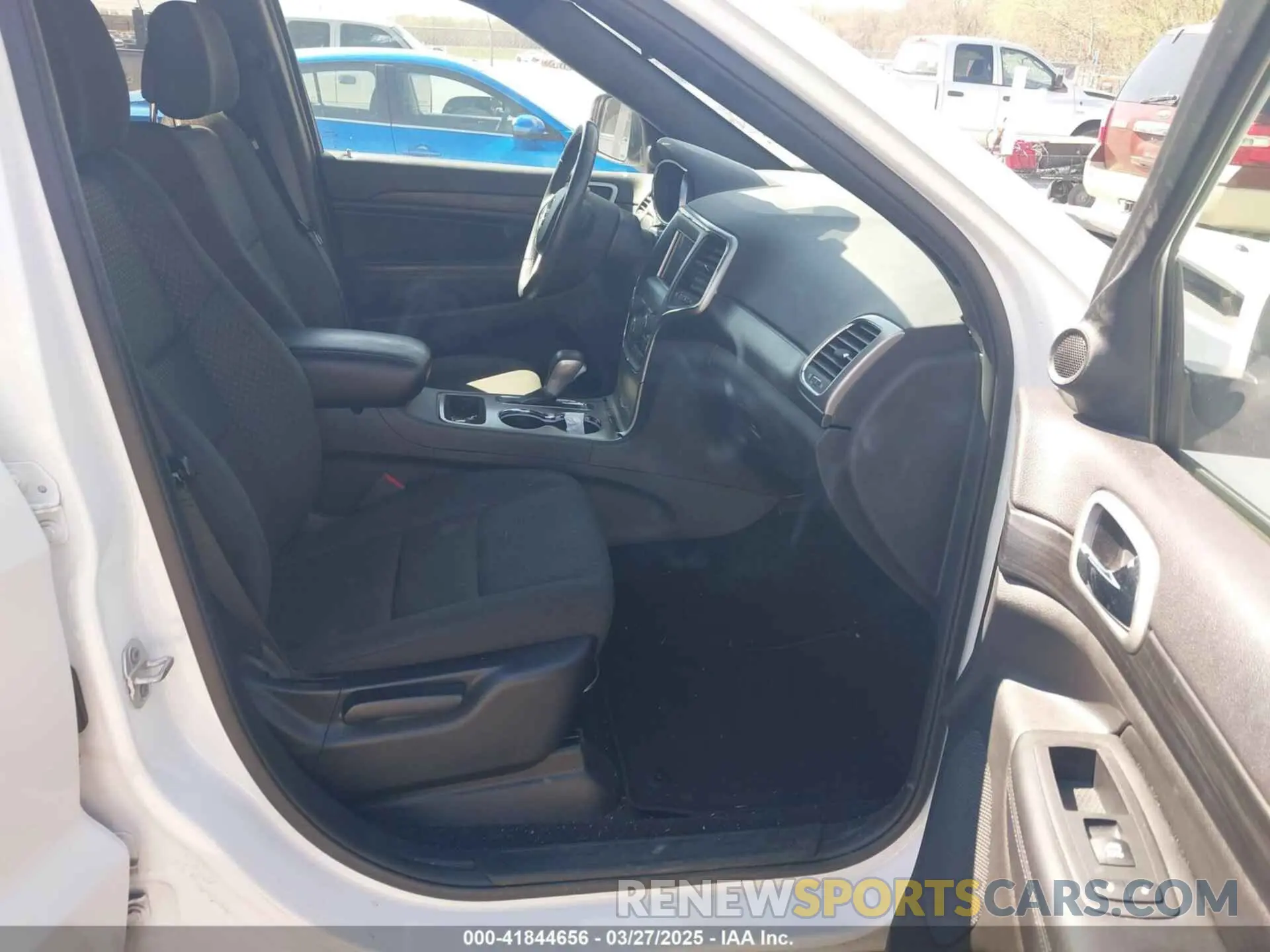 5 Photograph of a damaged car 1C4RJFAG2KC736961 JEEP GRAND CHEROKEE 2019