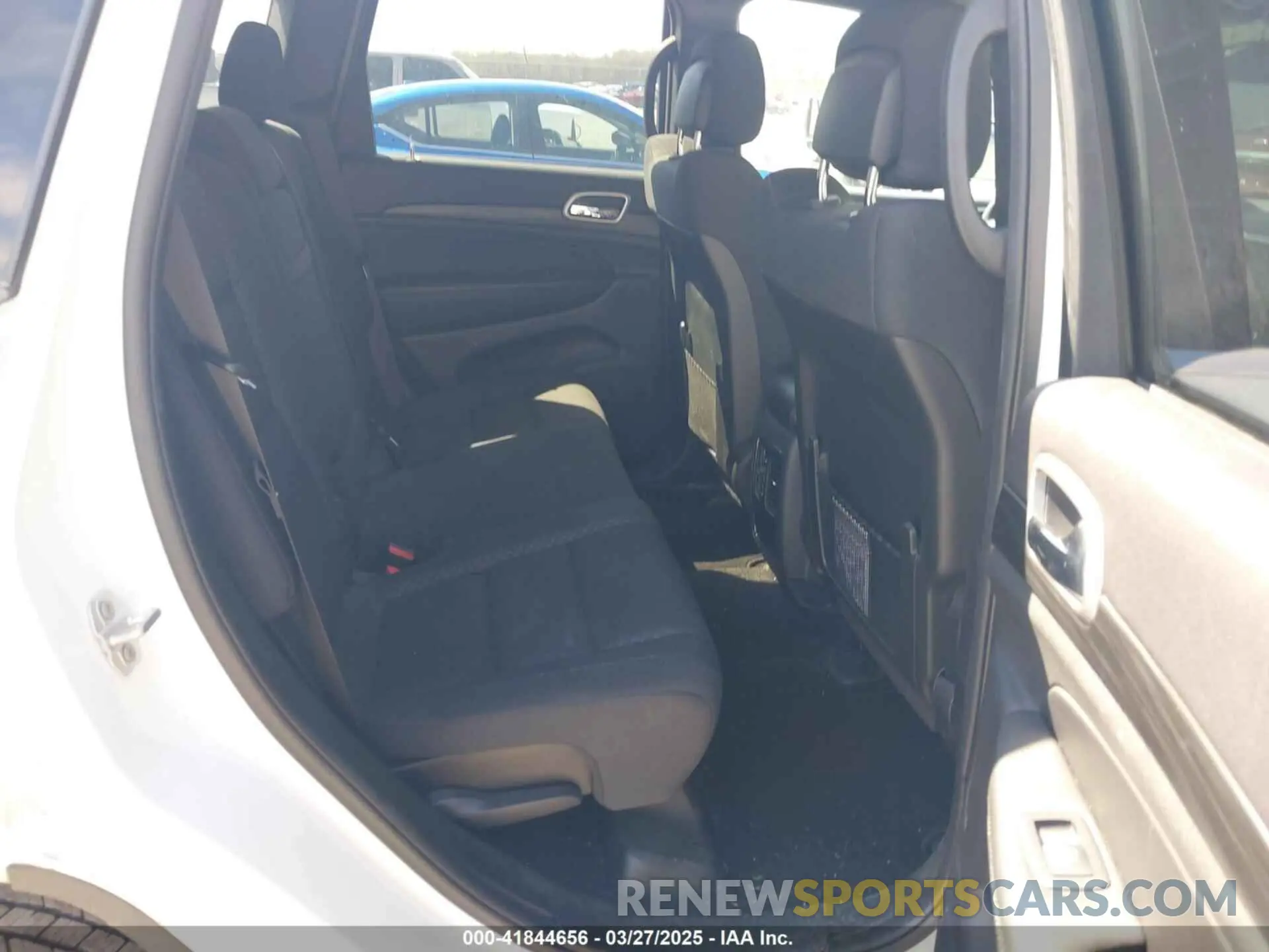 8 Photograph of a damaged car 1C4RJFAG2KC736961 JEEP GRAND CHEROKEE 2019