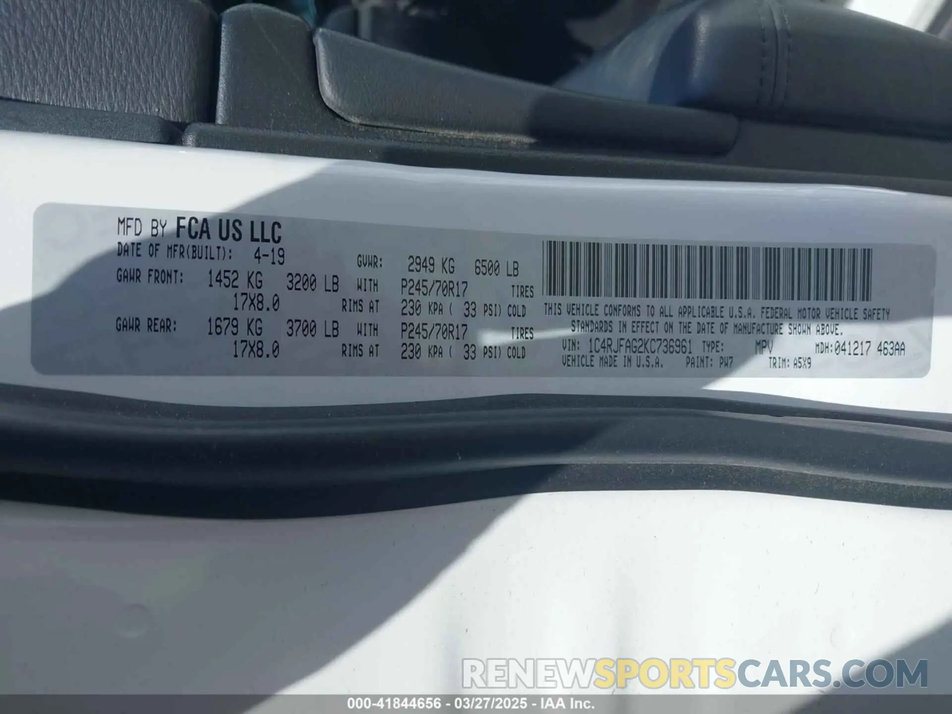 9 Photograph of a damaged car 1C4RJFAG2KC736961 JEEP GRAND CHEROKEE 2019
