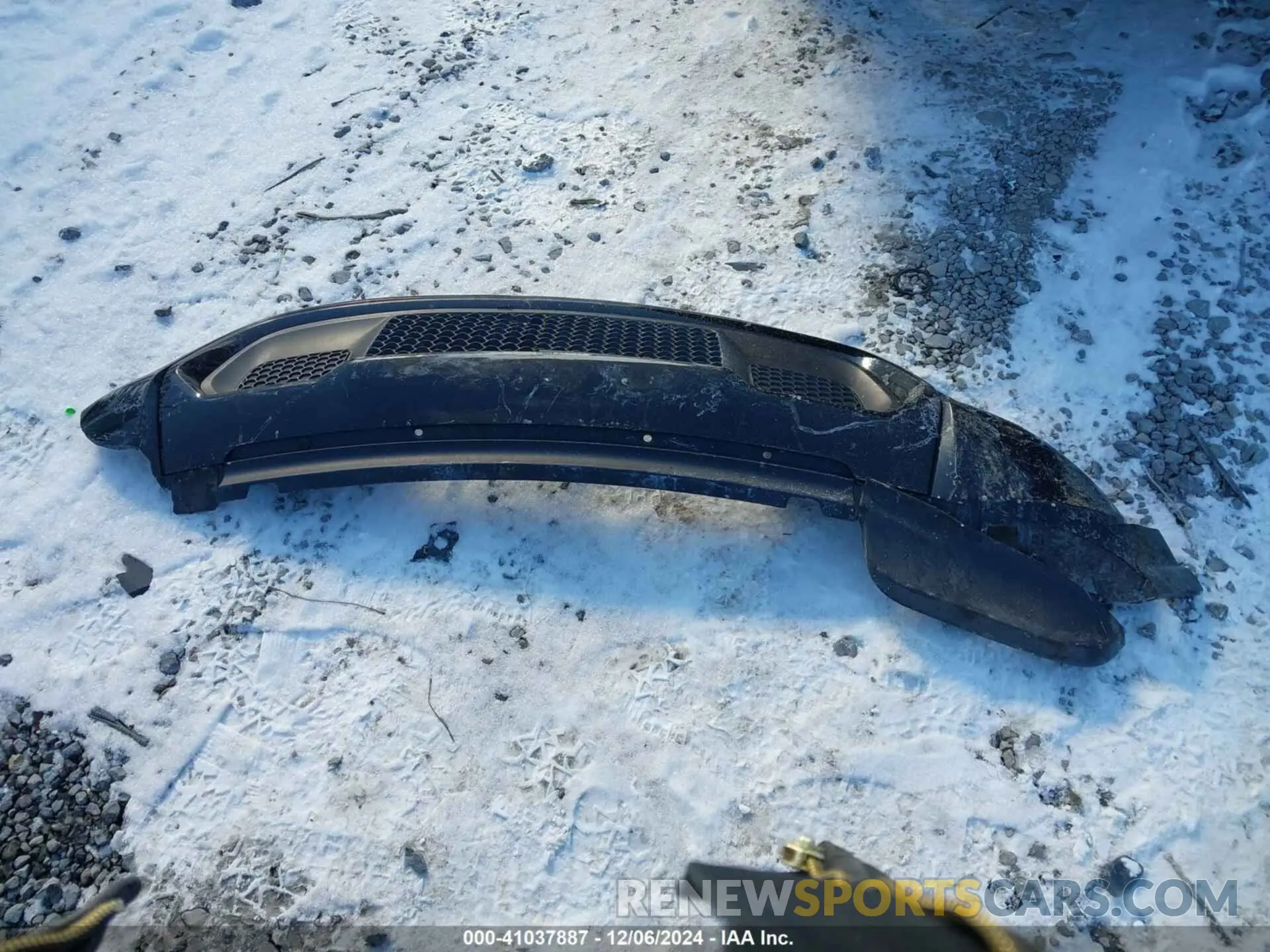 12 Photograph of a damaged car 1C4RJFAG3KC528216 JEEP GRAND CHEROKEE 2019