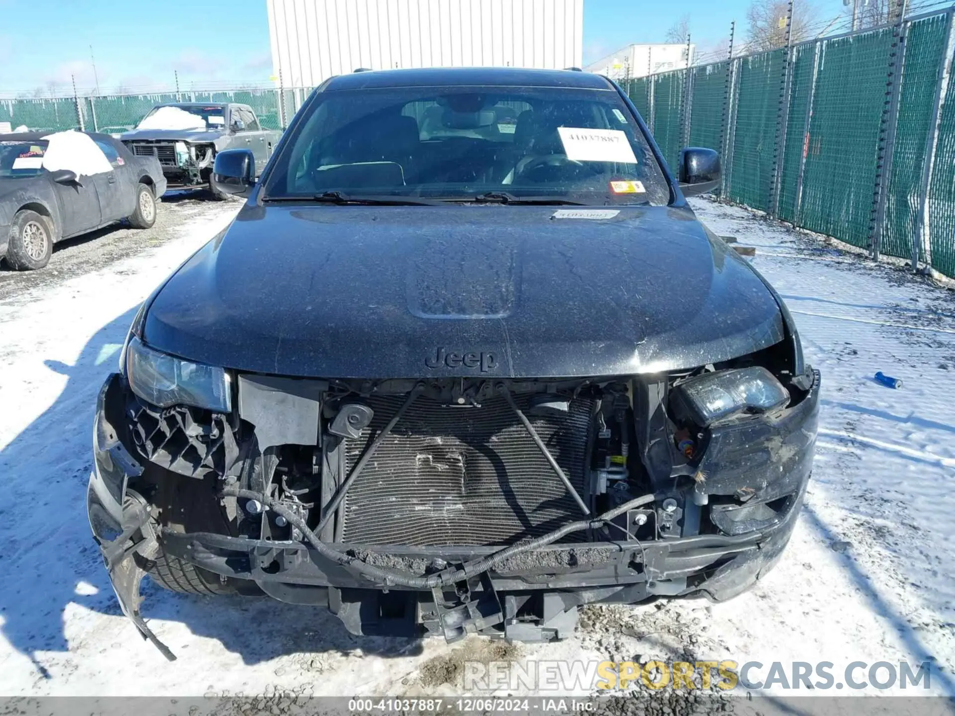 13 Photograph of a damaged car 1C4RJFAG3KC528216 JEEP GRAND CHEROKEE 2019