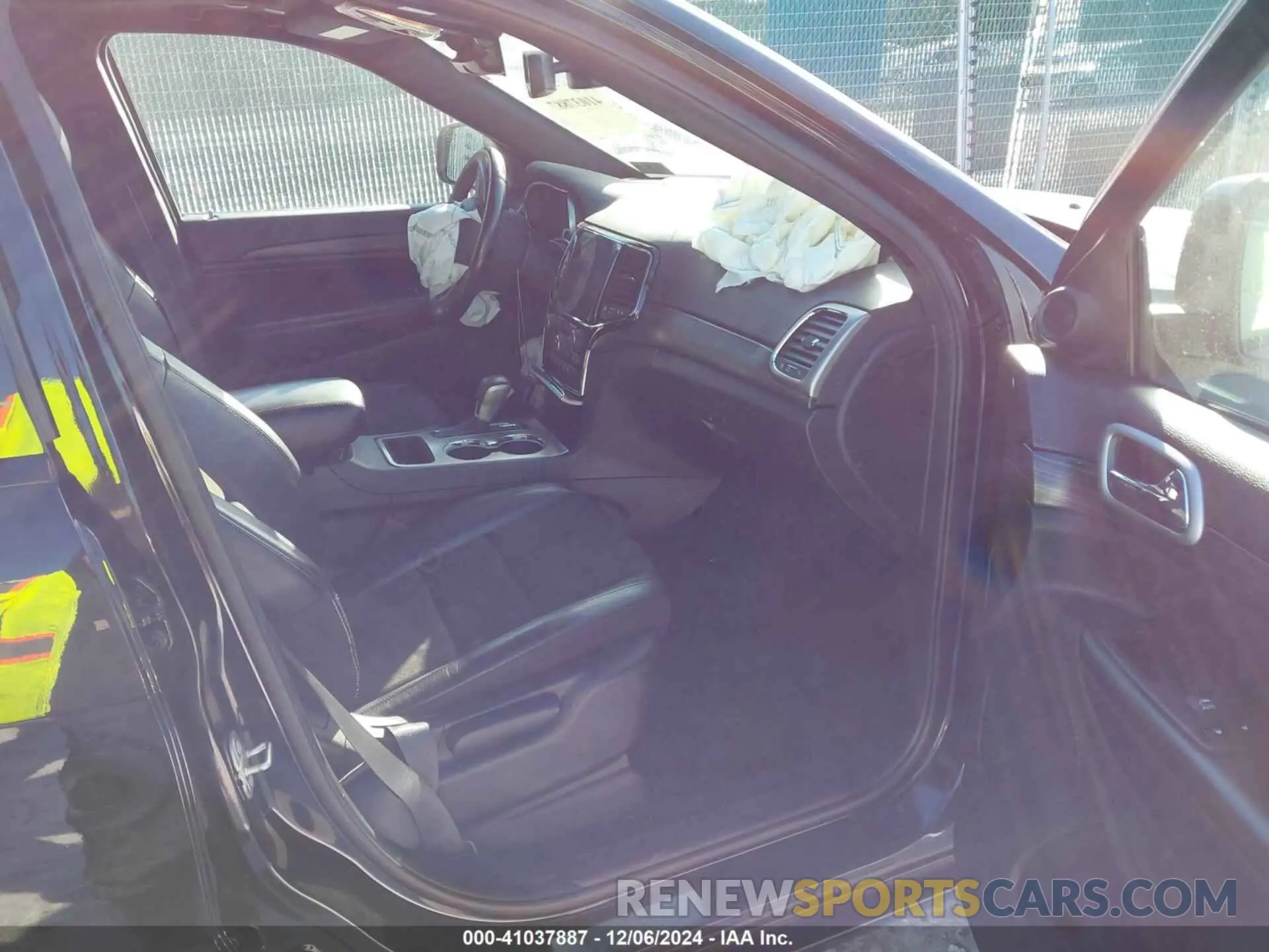 5 Photograph of a damaged car 1C4RJFAG3KC528216 JEEP GRAND CHEROKEE 2019