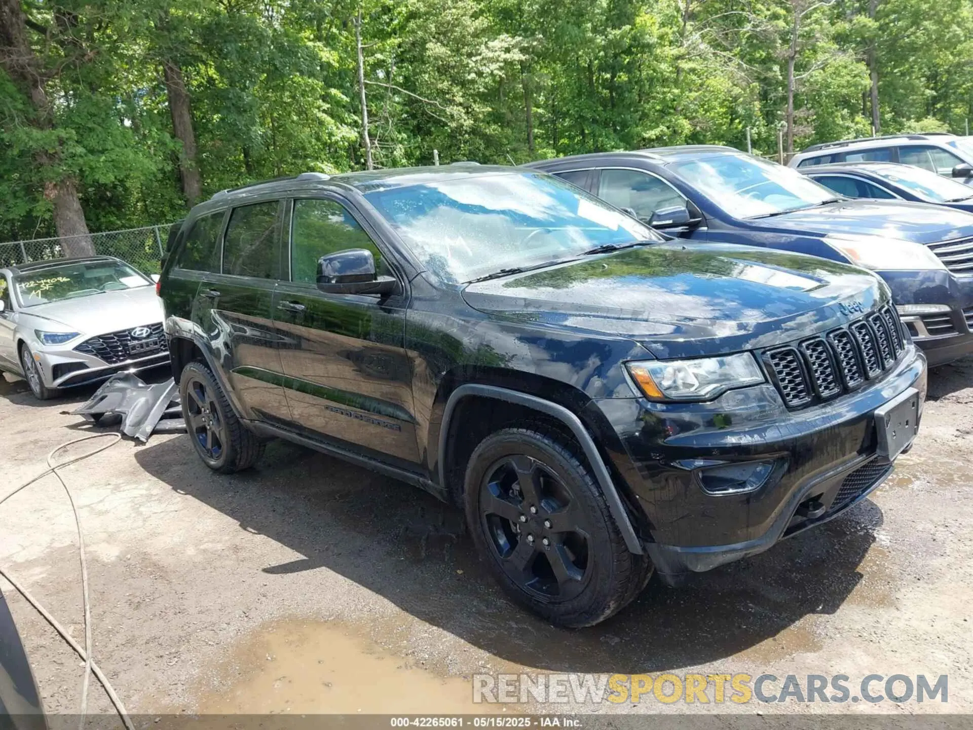 1 Photograph of a damaged car 1C4RJFAG3KC566268 JEEP GRAND CHEROKEE 2019