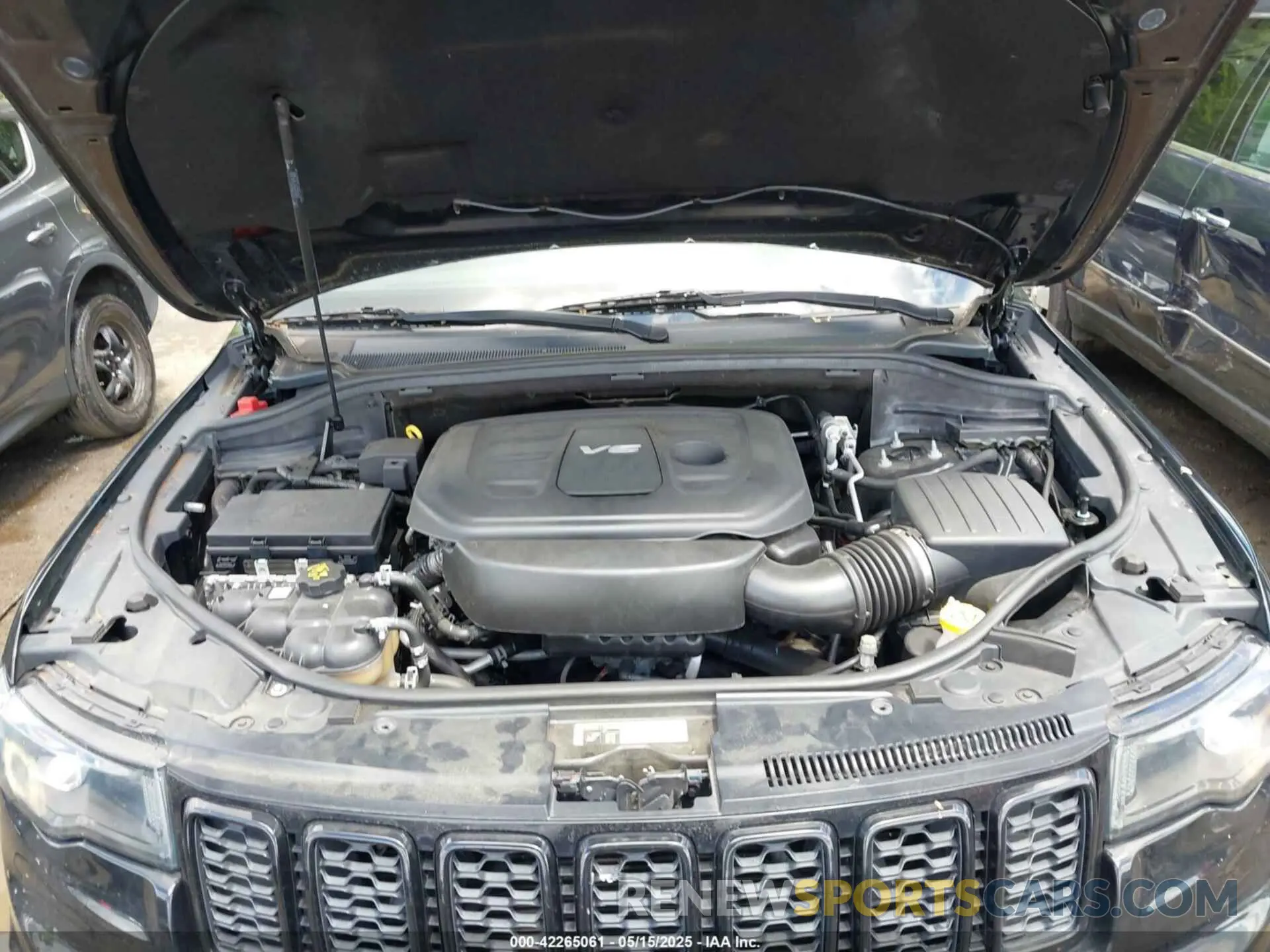 10 Photograph of a damaged car 1C4RJFAG3KC566268 JEEP GRAND CHEROKEE 2019