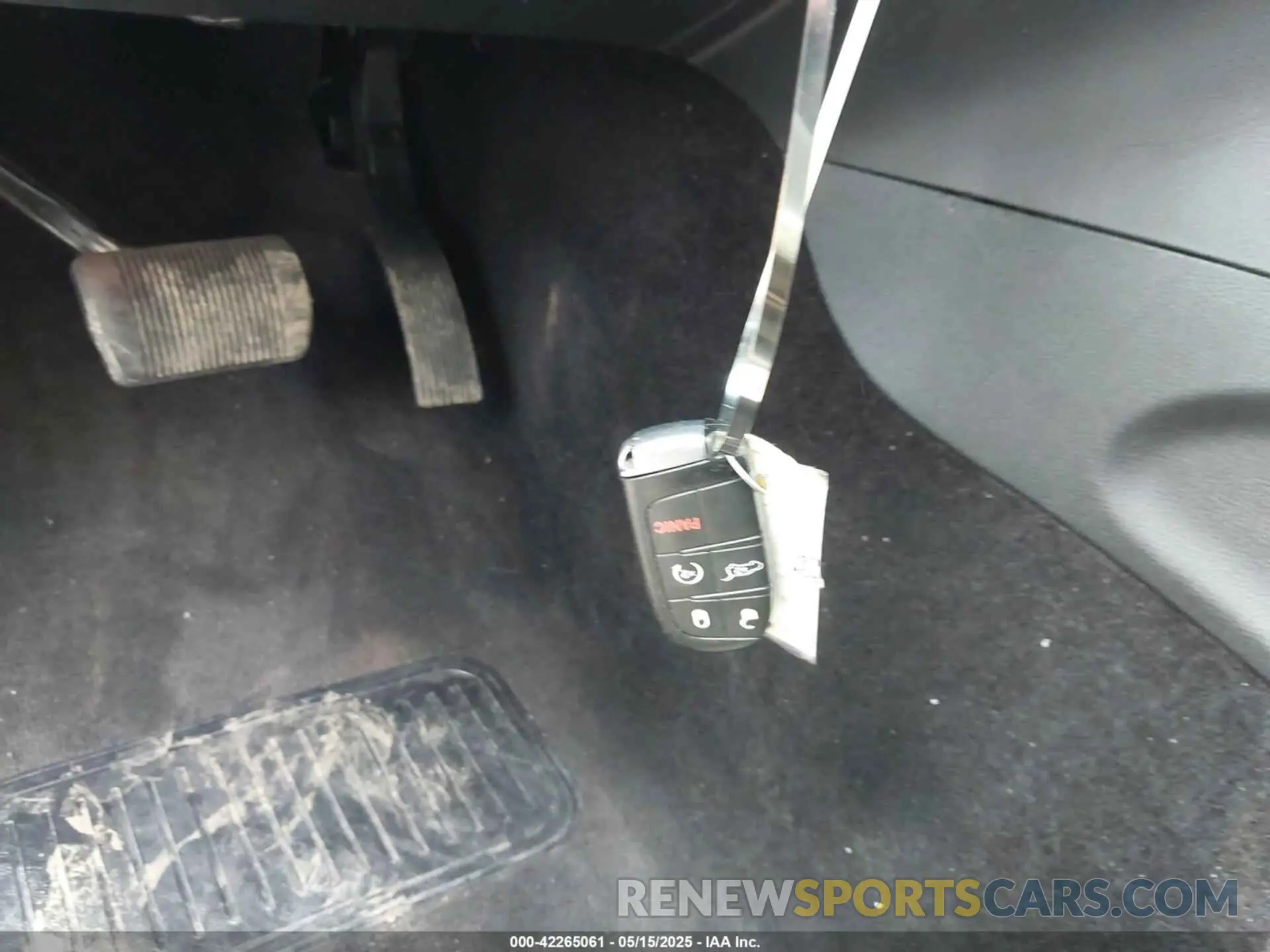 11 Photograph of a damaged car 1C4RJFAG3KC566268 JEEP GRAND CHEROKEE 2019