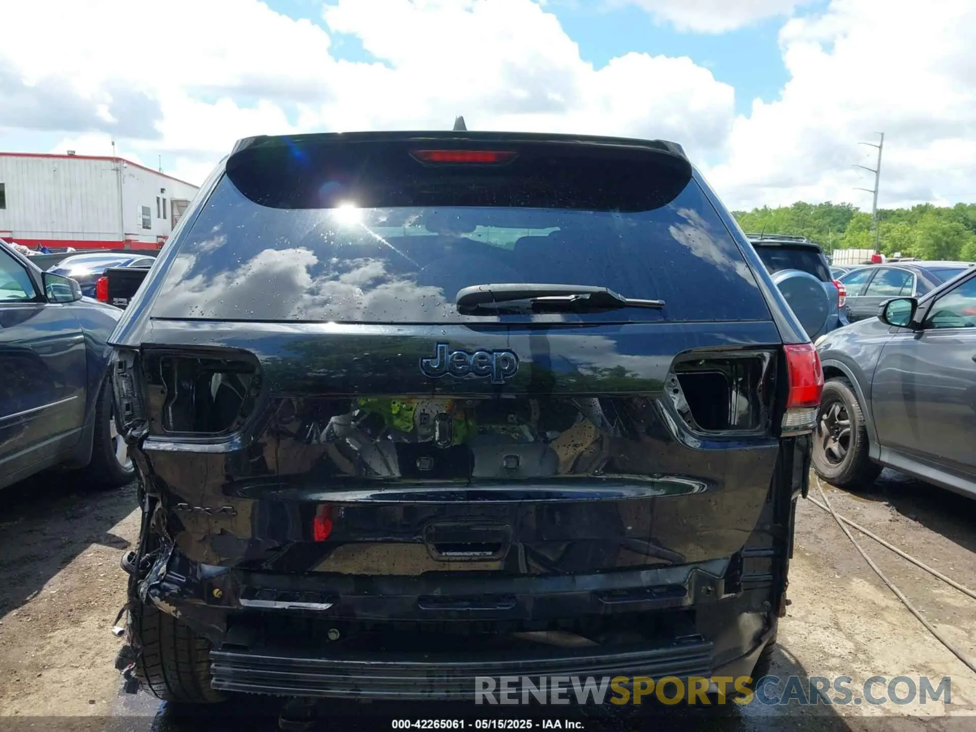 17 Photograph of a damaged car 1C4RJFAG3KC566268 JEEP GRAND CHEROKEE 2019