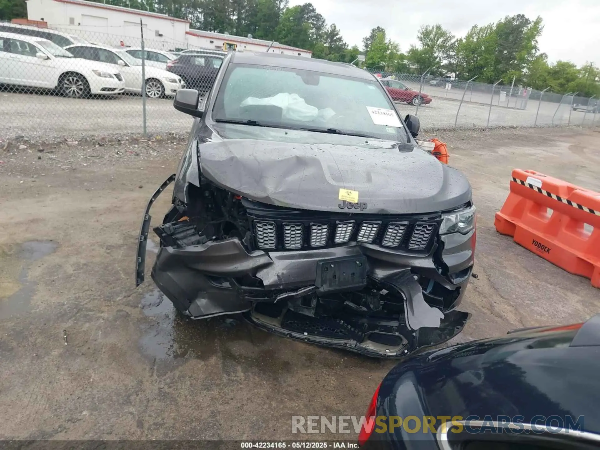 11 Photograph of a damaged car 1C4RJFAG3KC592224 JEEP GRAND CHEROKEE 2019
