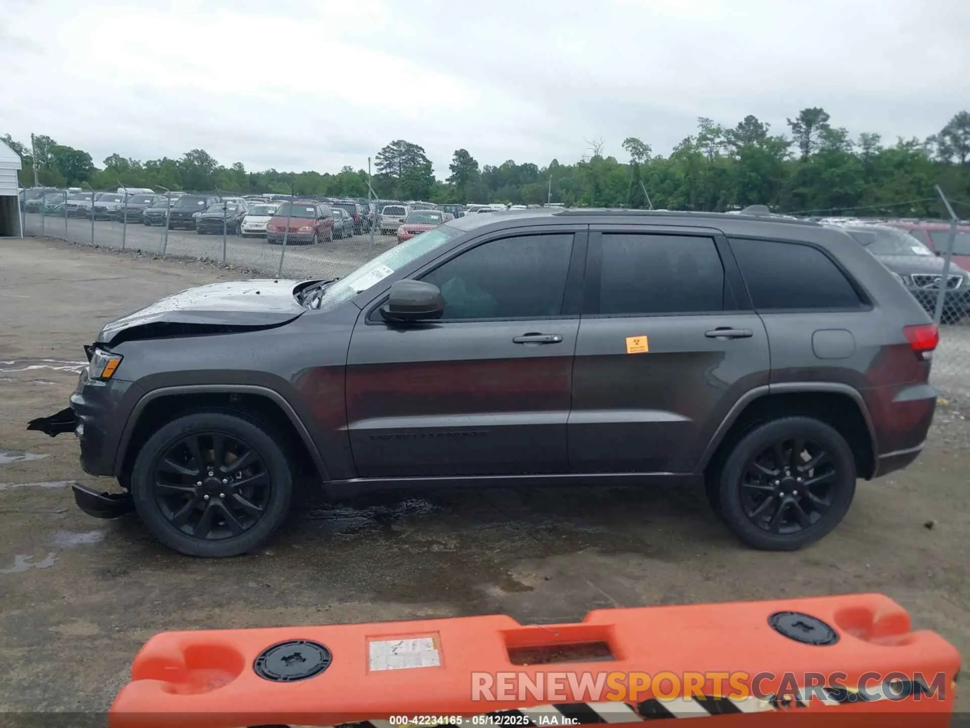13 Photograph of a damaged car 1C4RJFAG3KC592224 JEEP GRAND CHEROKEE 2019