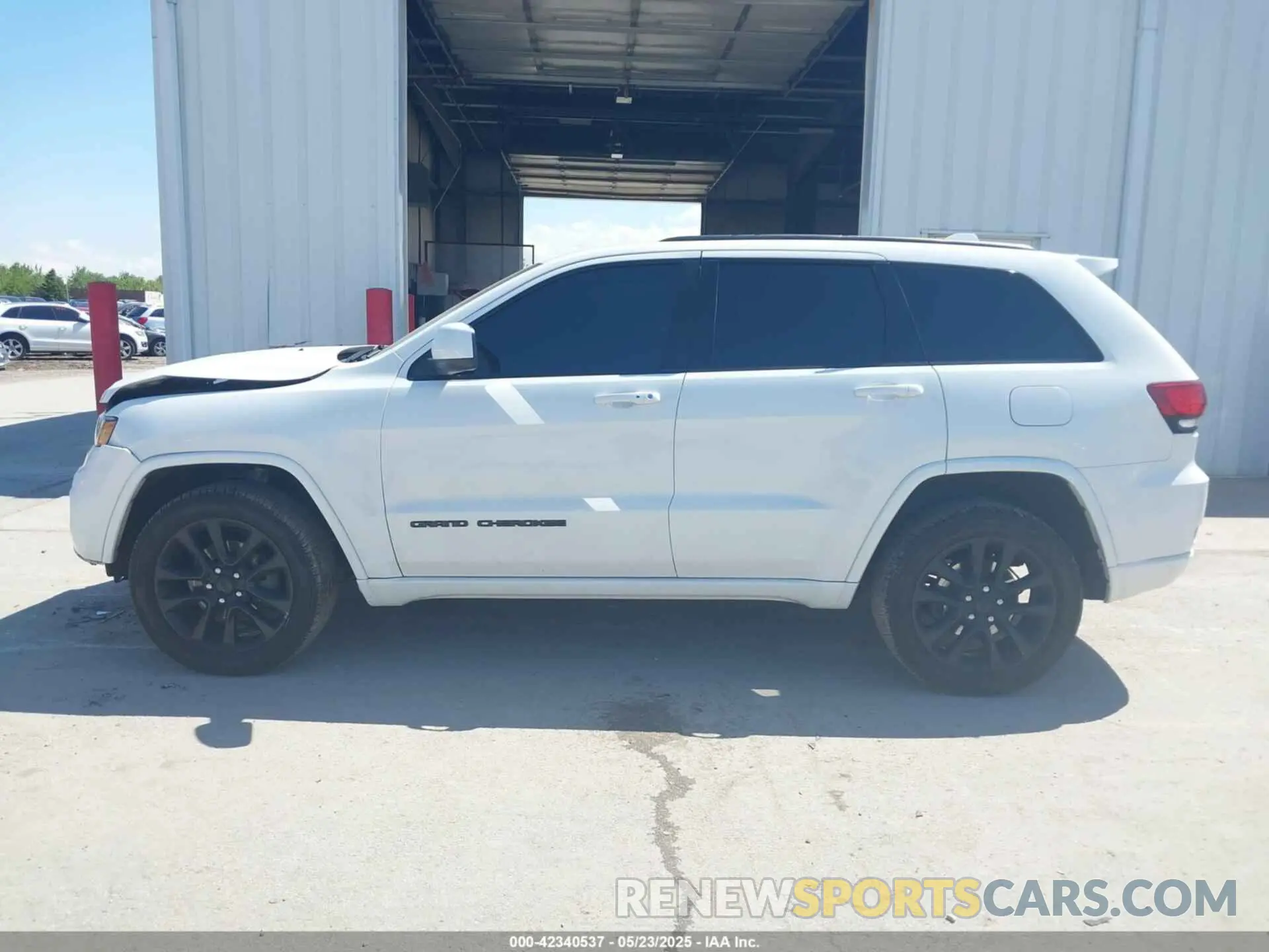 15 Photograph of a damaged car 1C4RJFAG3KC600564 JEEP GRAND CHEROKEE 2019