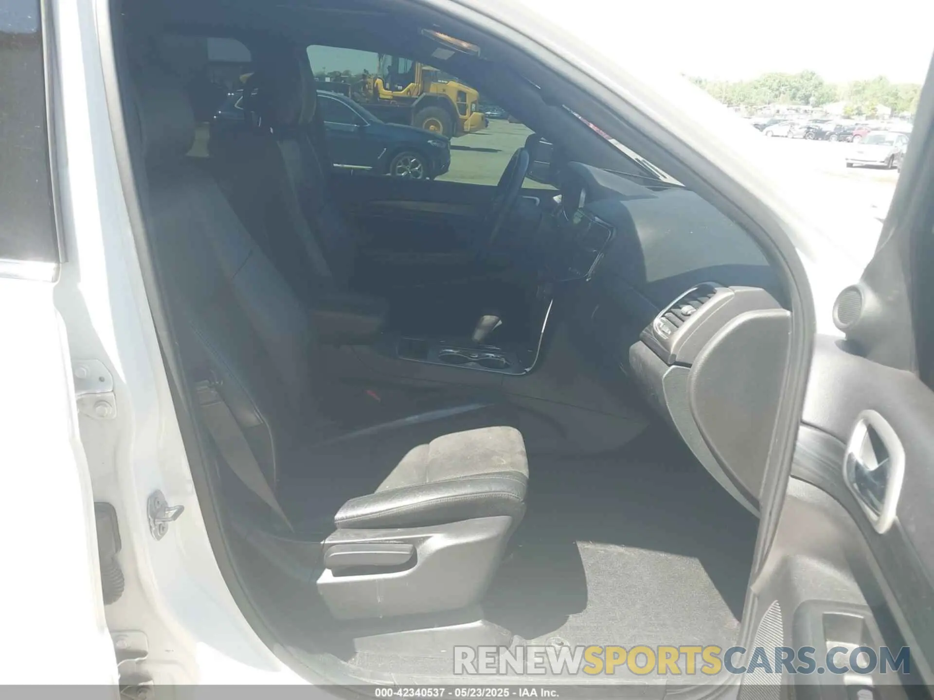 5 Photograph of a damaged car 1C4RJFAG3KC600564 JEEP GRAND CHEROKEE 2019