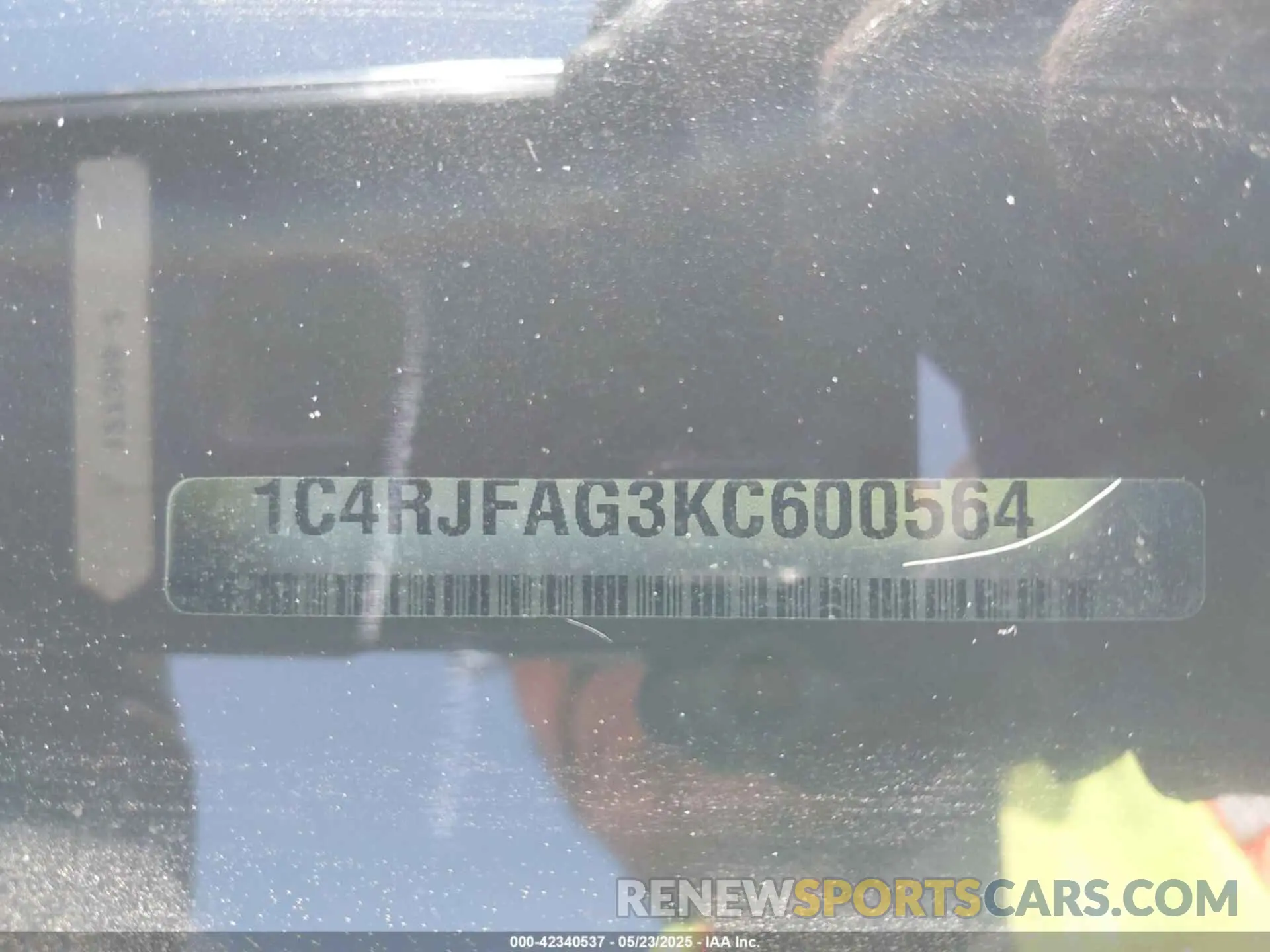 9 Photograph of a damaged car 1C4RJFAG3KC600564 JEEP GRAND CHEROKEE 2019