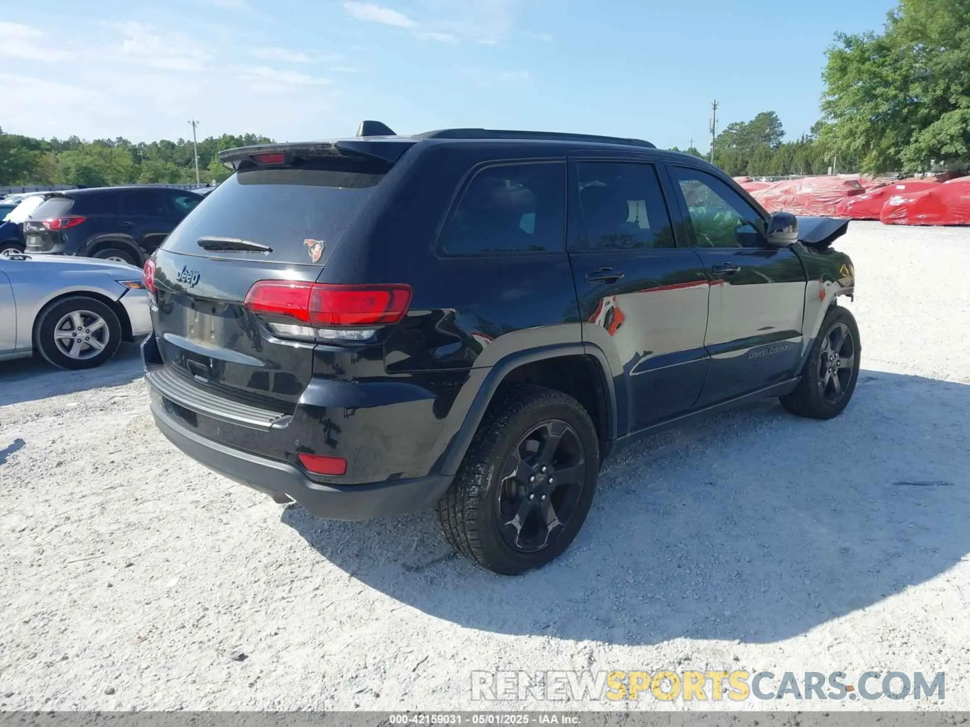 4 Photograph of a damaged car 1C4RJFAG3KC647299 JEEP GRAND CHEROKEE 2019