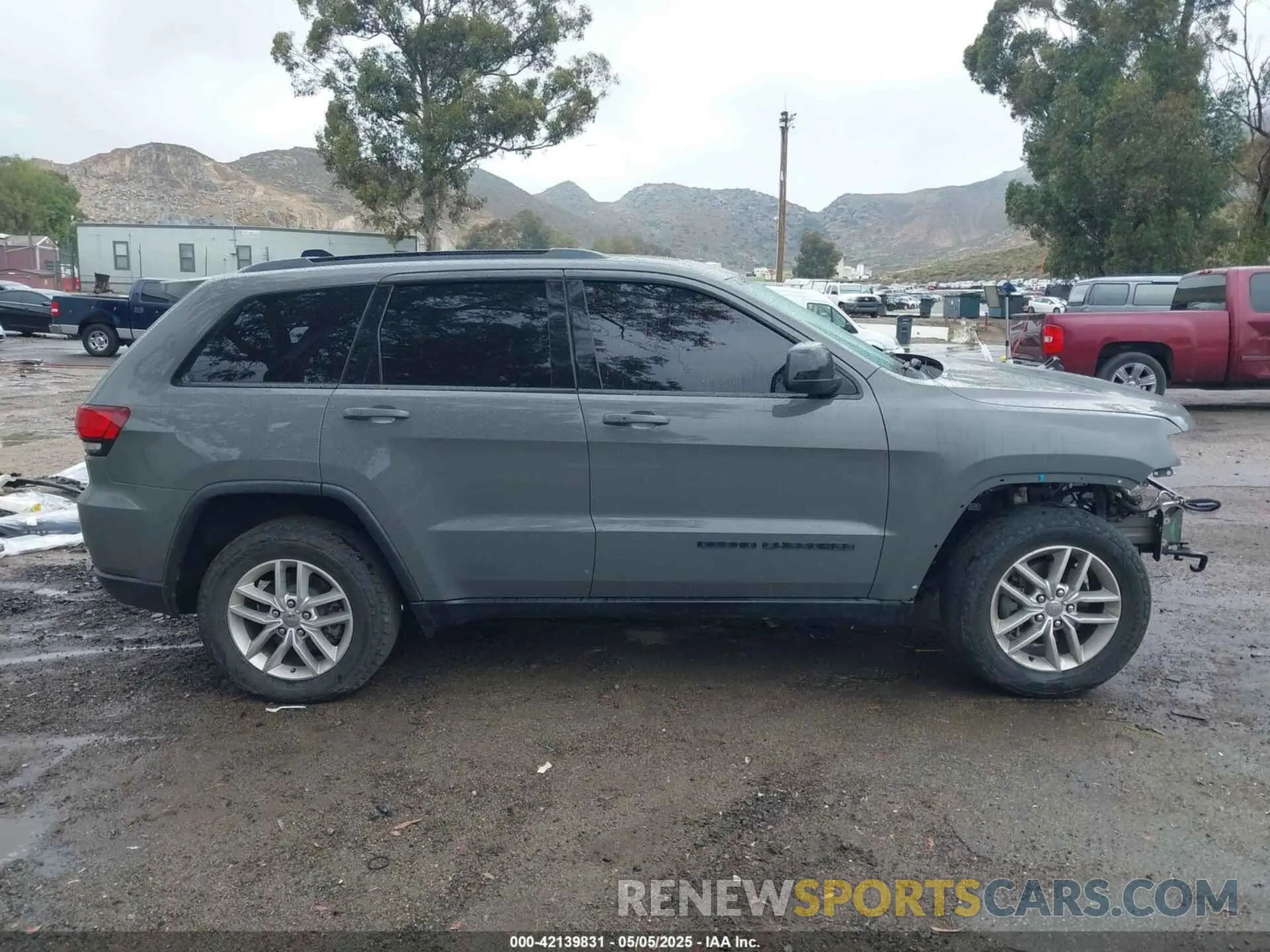 14 Photograph of a damaged car 1C4RJFAG3KC703905 JEEP GRAND CHEROKEE 2019