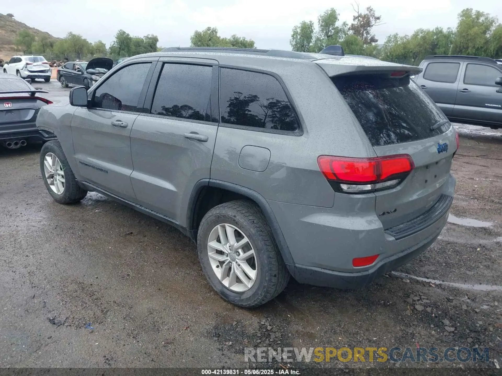 3 Photograph of a damaged car 1C4RJFAG3KC703905 JEEP GRAND CHEROKEE 2019