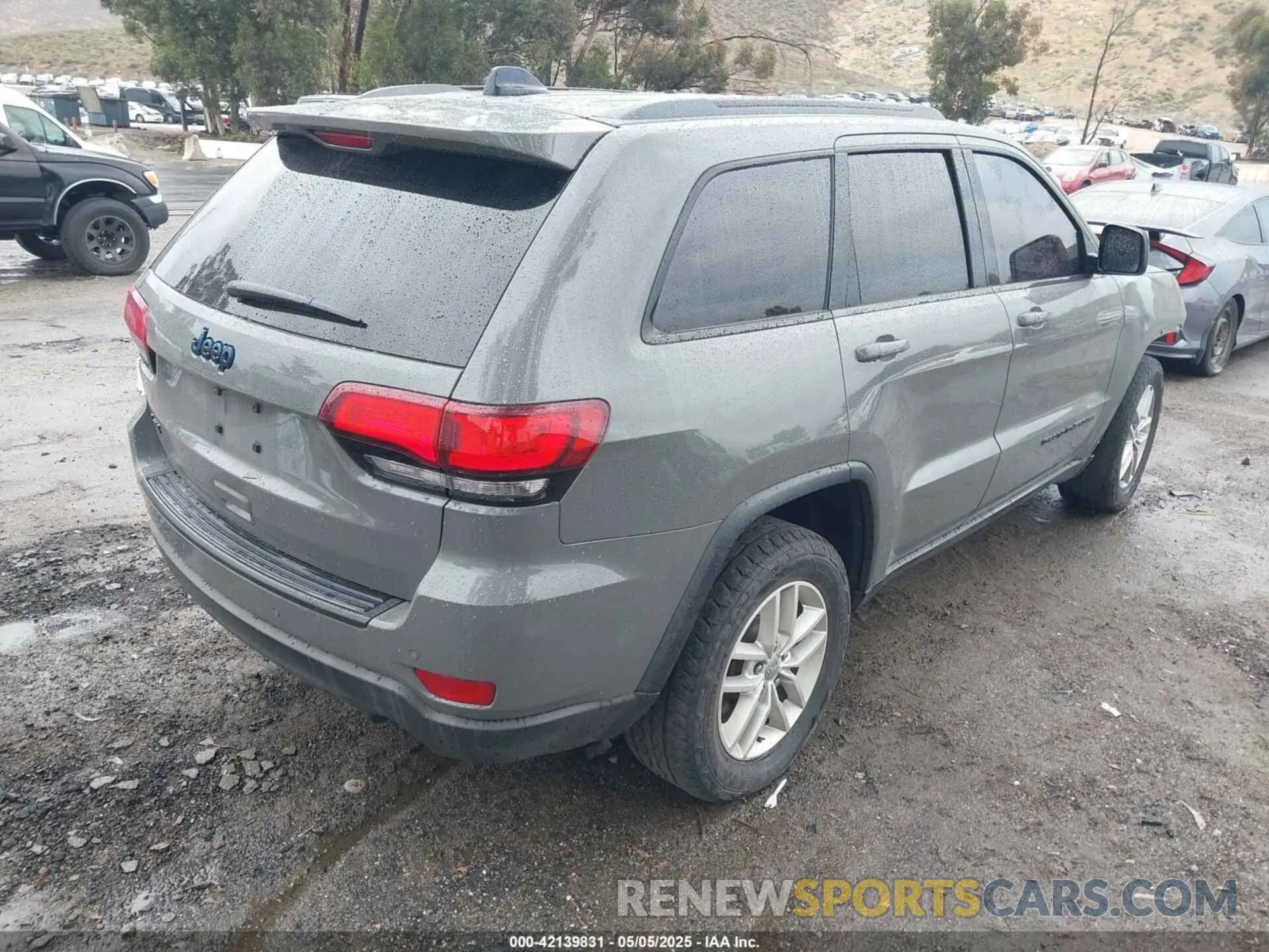 4 Photograph of a damaged car 1C4RJFAG3KC703905 JEEP GRAND CHEROKEE 2019