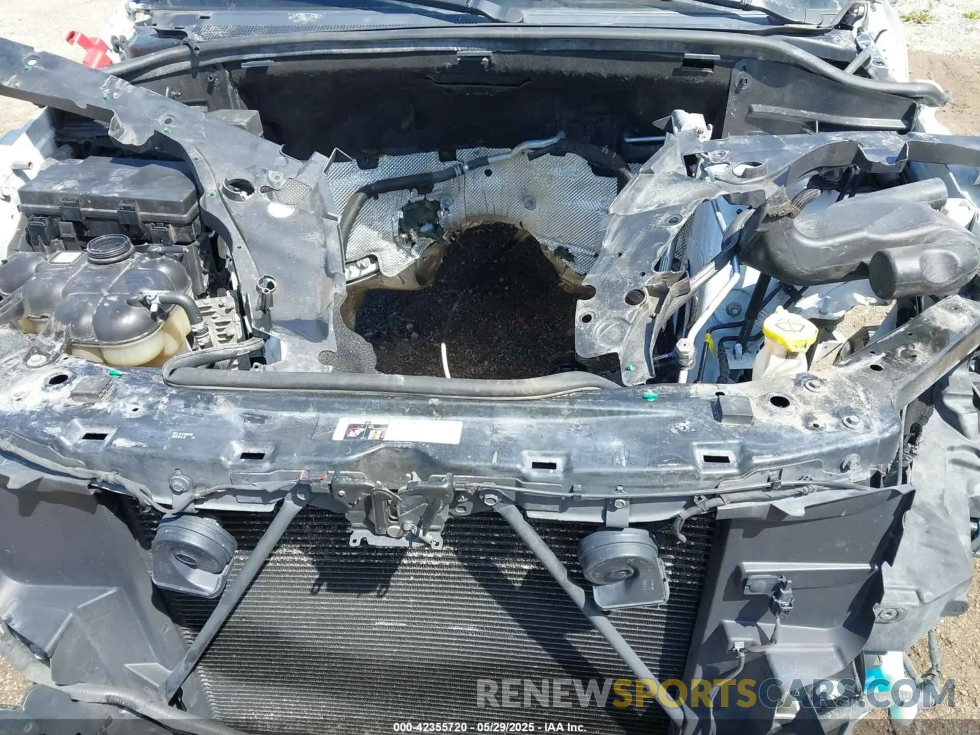 10 Photograph of a damaged car 1C4RJFAG4KC566506 JEEP GRAND CHEROKEE 2019