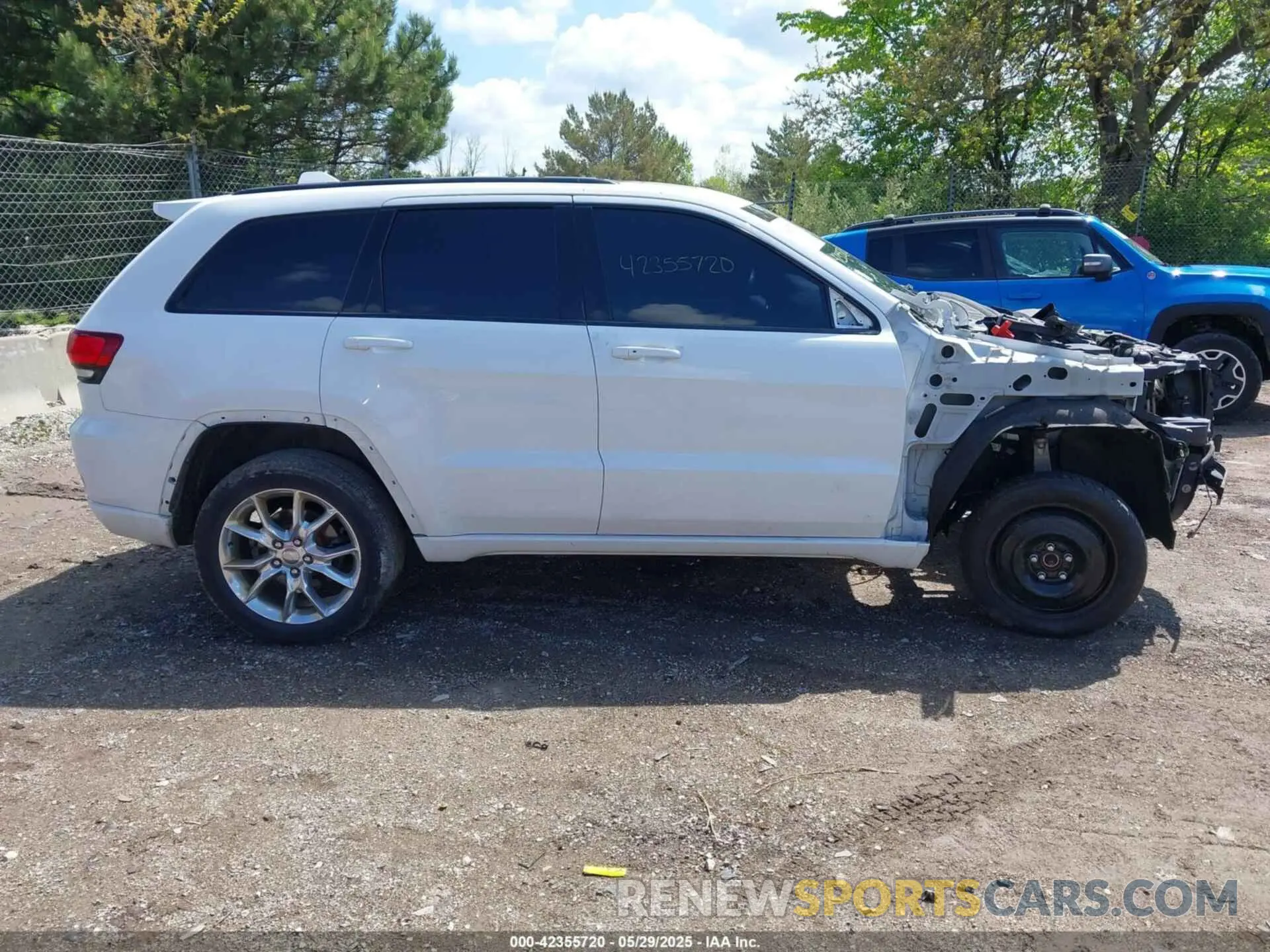 12 Photograph of a damaged car 1C4RJFAG4KC566506 JEEP GRAND CHEROKEE 2019
