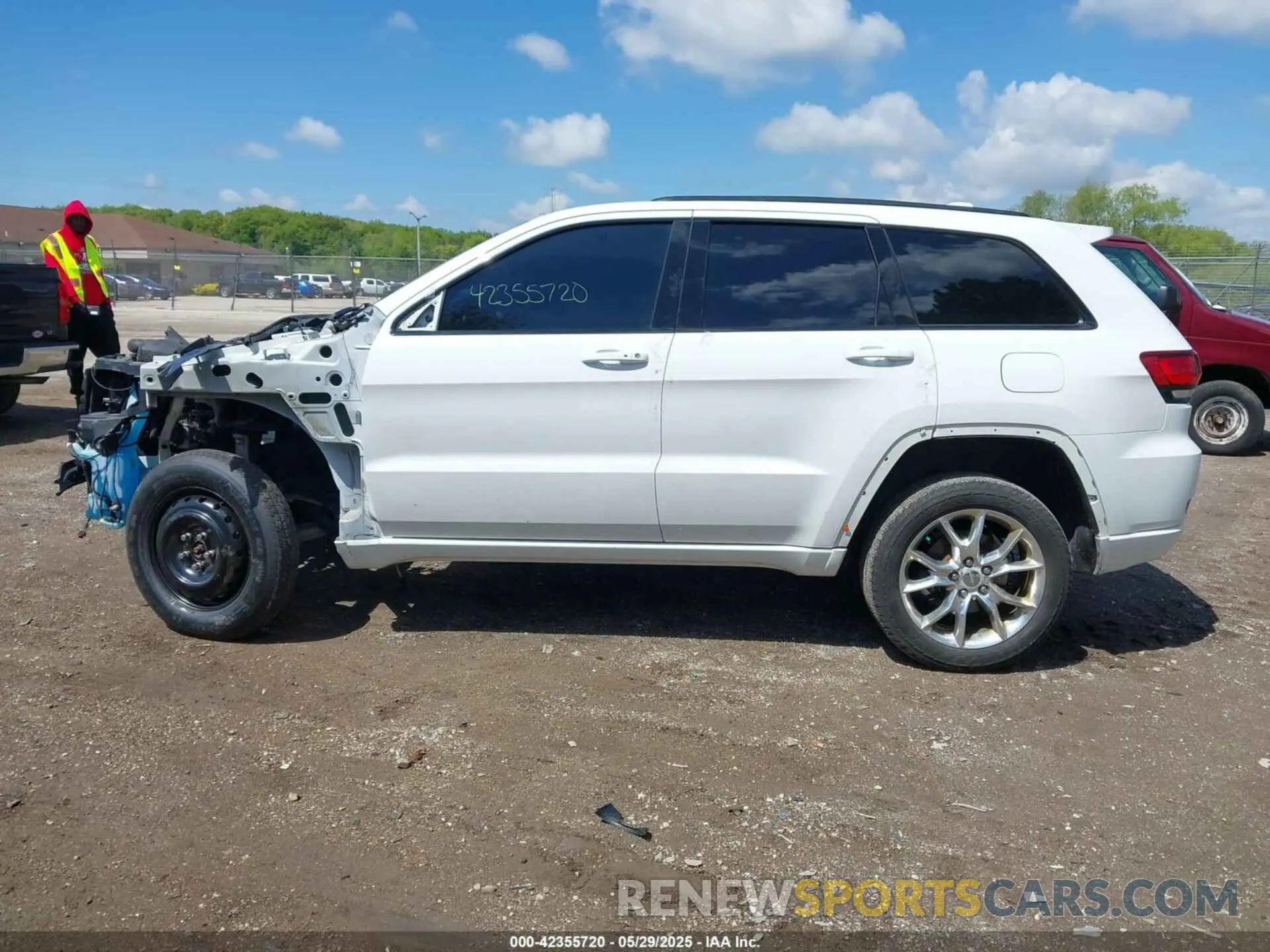 13 Photograph of a damaged car 1C4RJFAG4KC566506 JEEP GRAND CHEROKEE 2019