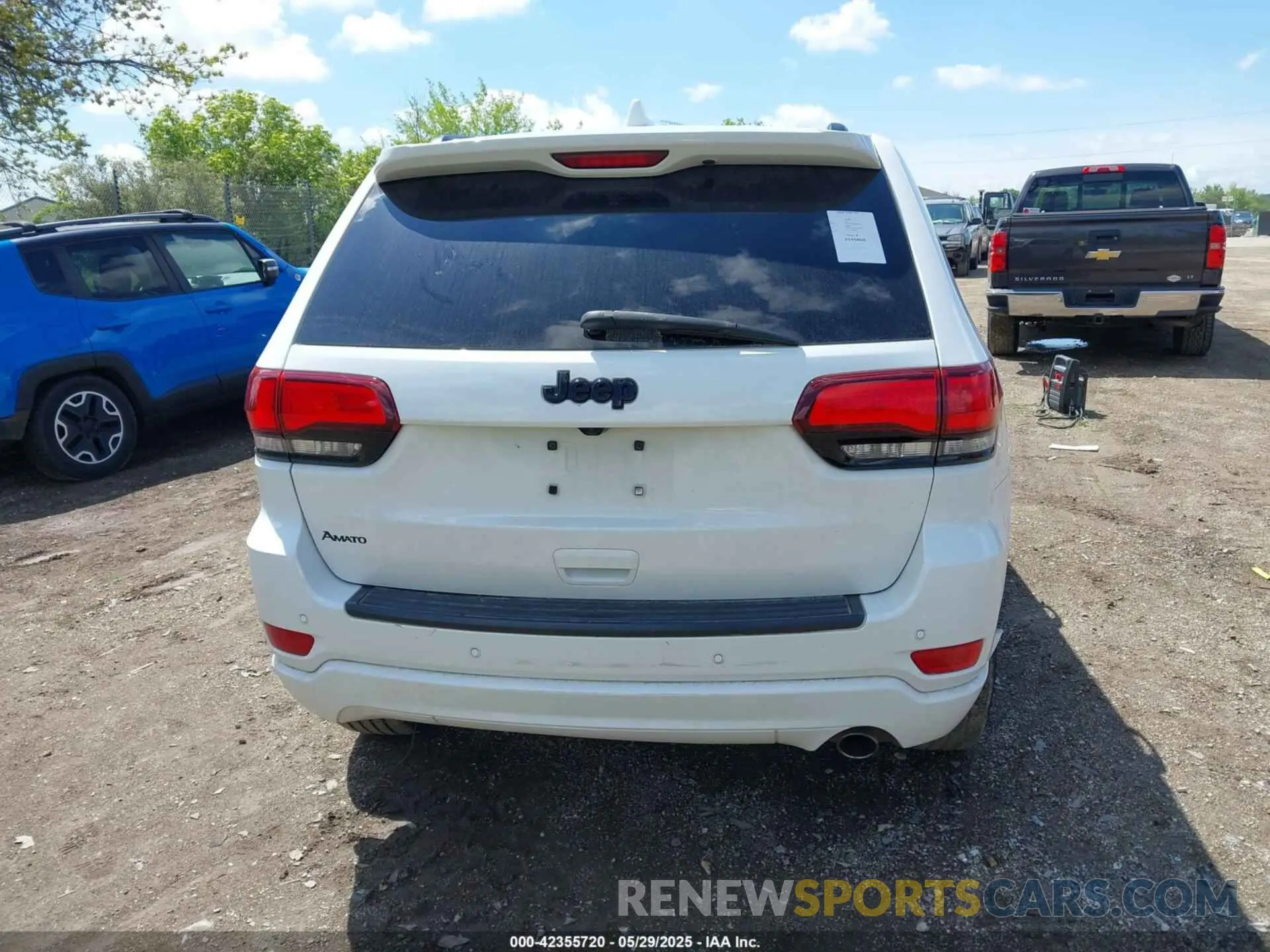 15 Photograph of a damaged car 1C4RJFAG4KC566506 JEEP GRAND CHEROKEE 2019