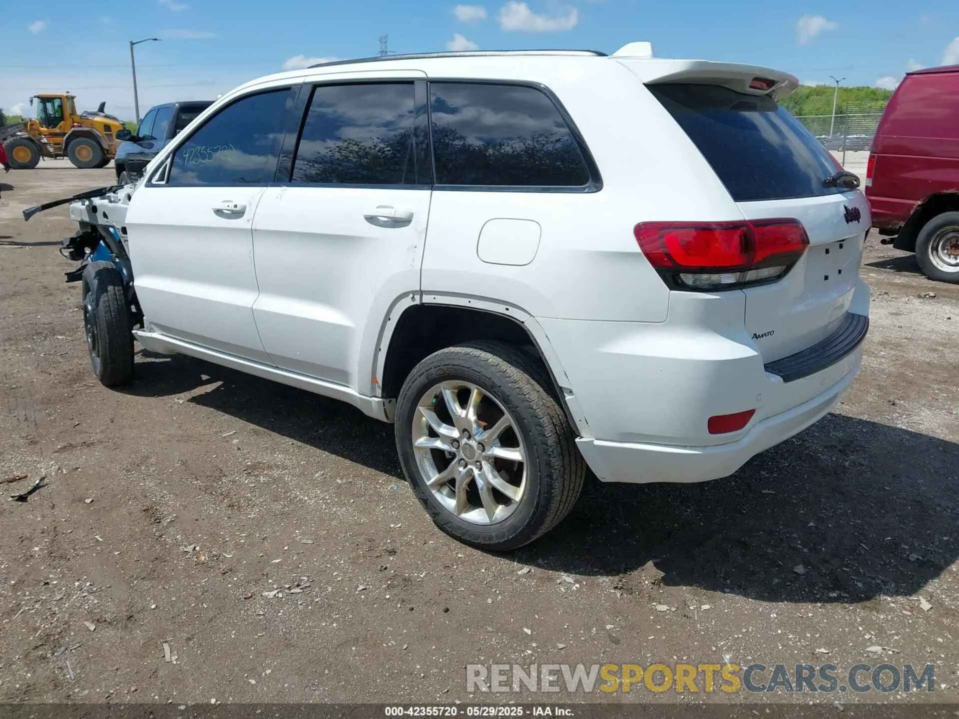 3 Photograph of a damaged car 1C4RJFAG4KC566506 JEEP GRAND CHEROKEE 2019