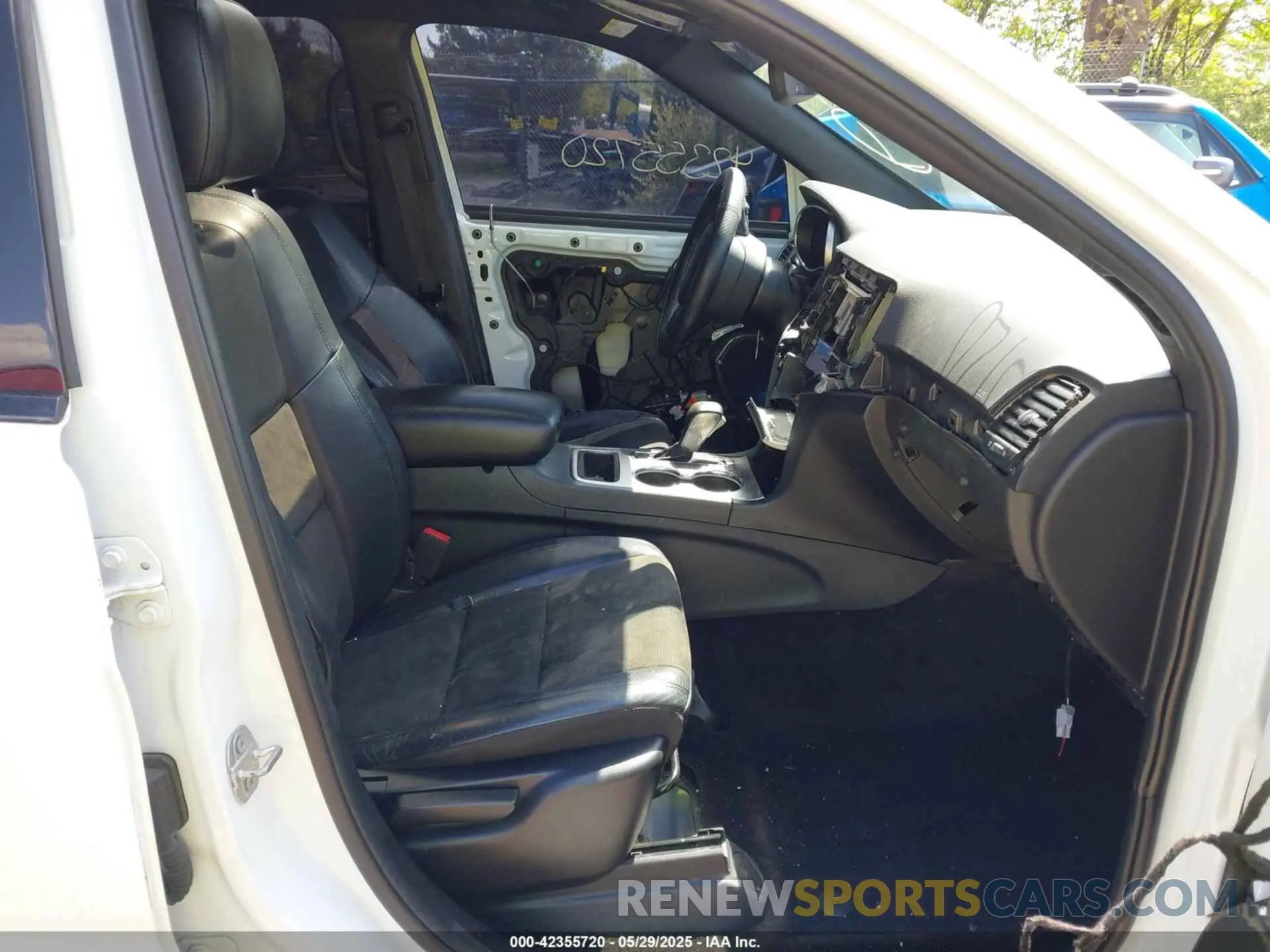 5 Photograph of a damaged car 1C4RJFAG4KC566506 JEEP GRAND CHEROKEE 2019