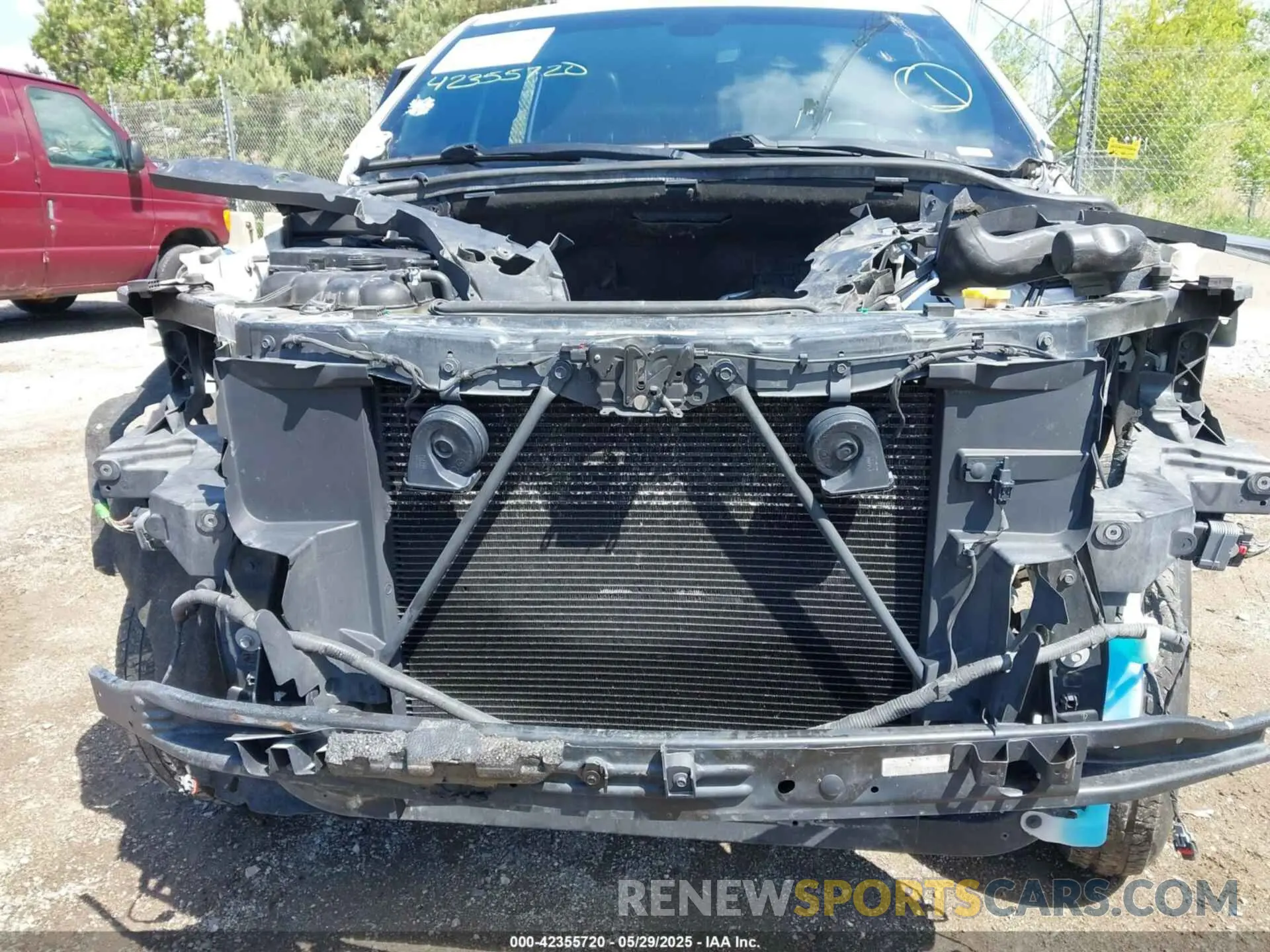 6 Photograph of a damaged car 1C4RJFAG4KC566506 JEEP GRAND CHEROKEE 2019