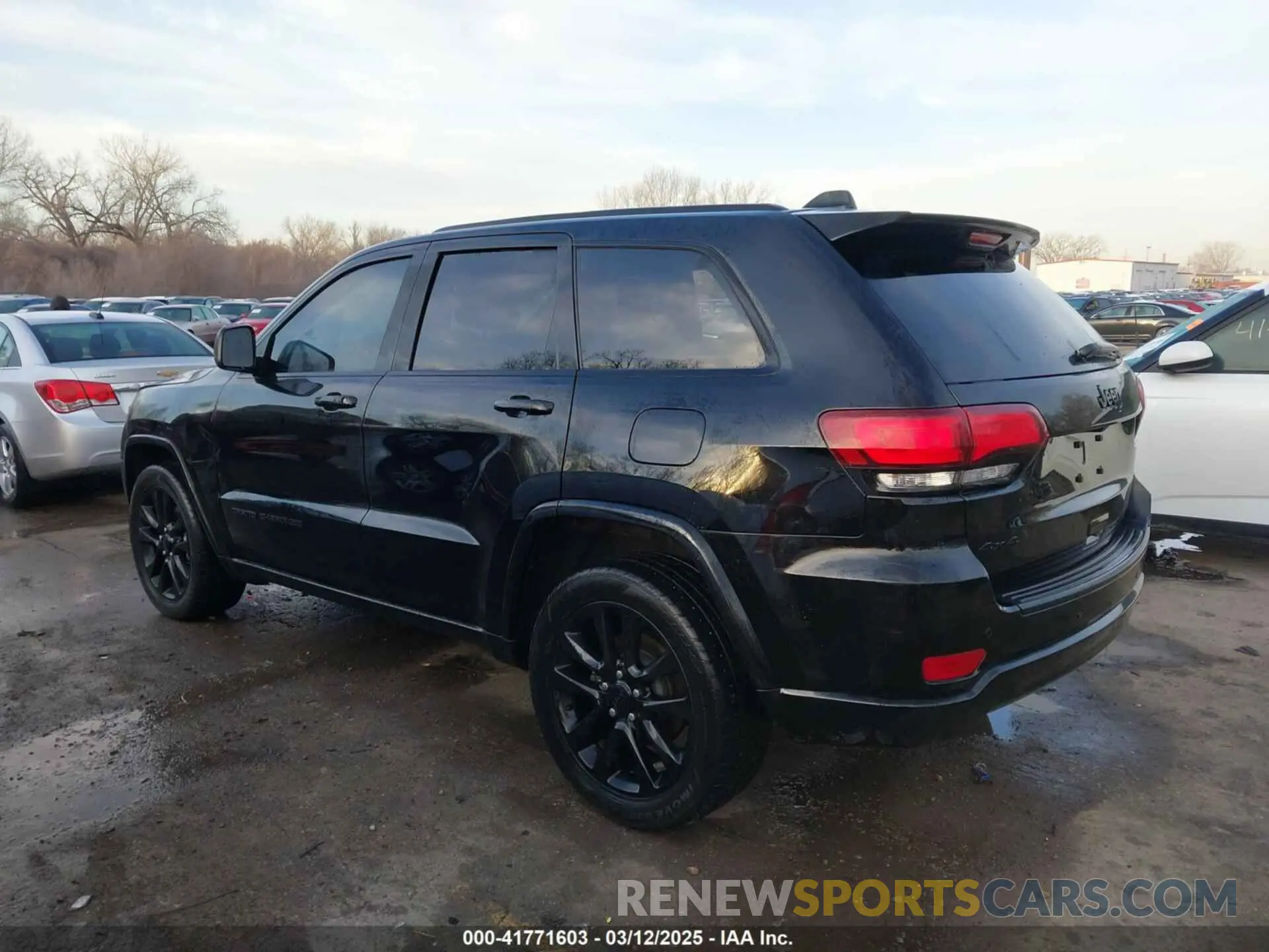 13 Photograph of a damaged car 1C4RJFAG4KC608897 JEEP GRAND CHEROKEE 2019