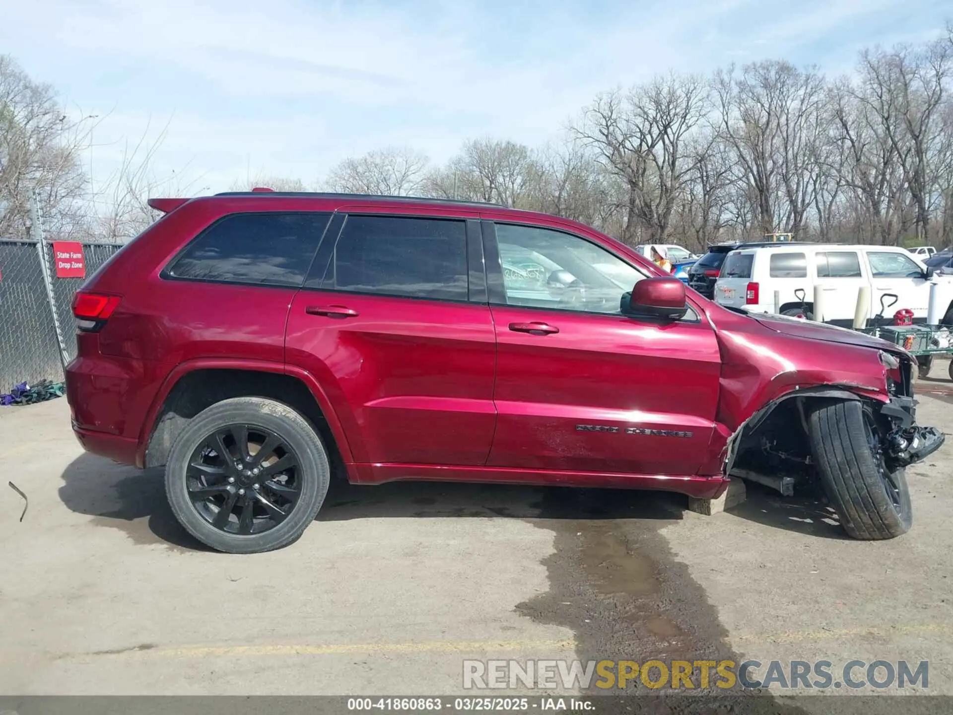 14 Photograph of a damaged car 1C4RJFAG4KC709745 JEEP GRAND CHEROKEE 2019