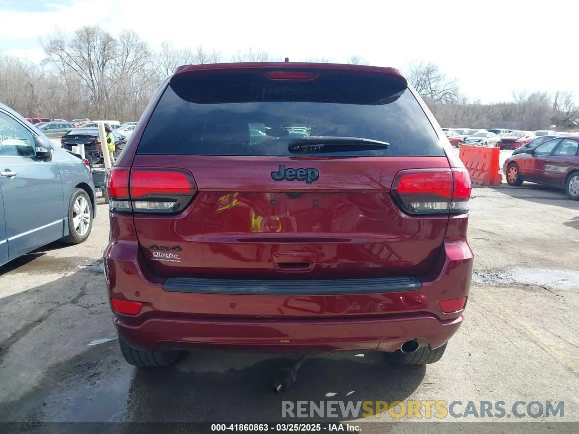 17 Photograph of a damaged car 1C4RJFAG4KC709745 JEEP GRAND CHEROKEE 2019