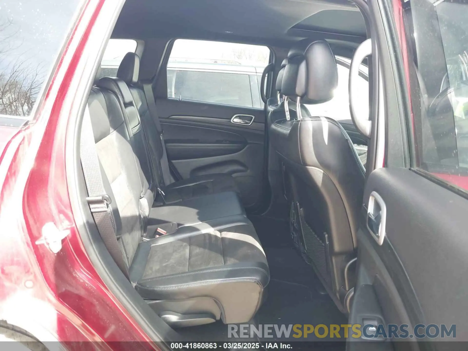 8 Photograph of a damaged car 1C4RJFAG4KC709745 JEEP GRAND CHEROKEE 2019