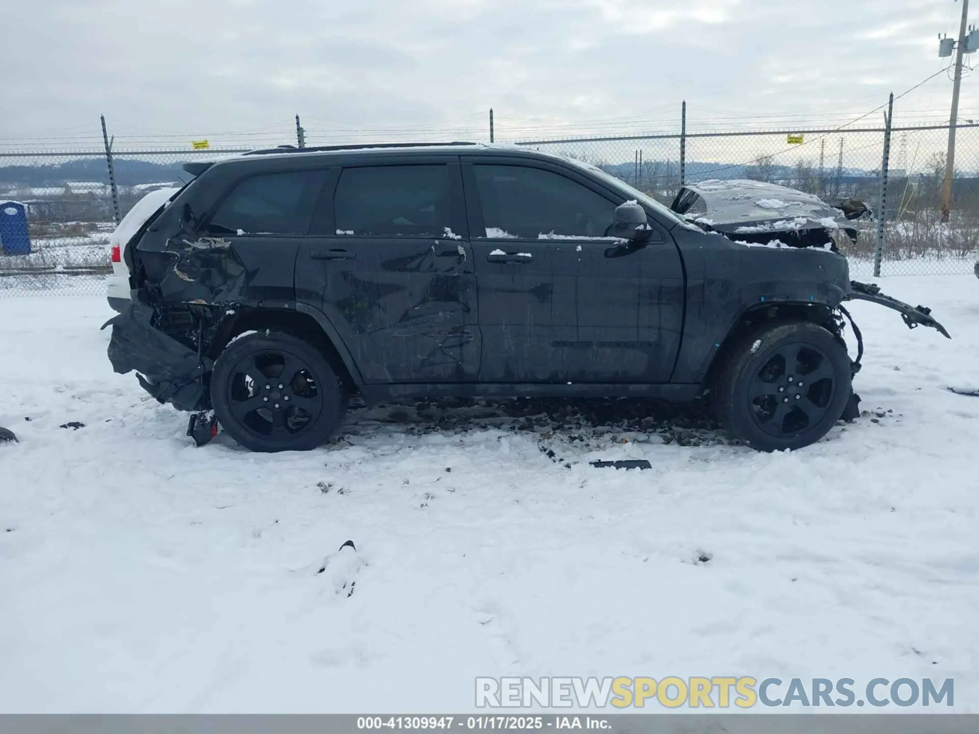 14 Photograph of a damaged car 1C4RJFAG4KC837497 JEEP GRAND CHEROKEE 2019