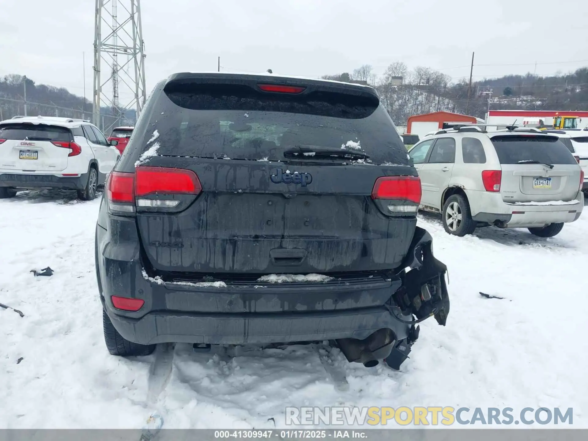 17 Photograph of a damaged car 1C4RJFAG4KC837497 JEEP GRAND CHEROKEE 2019