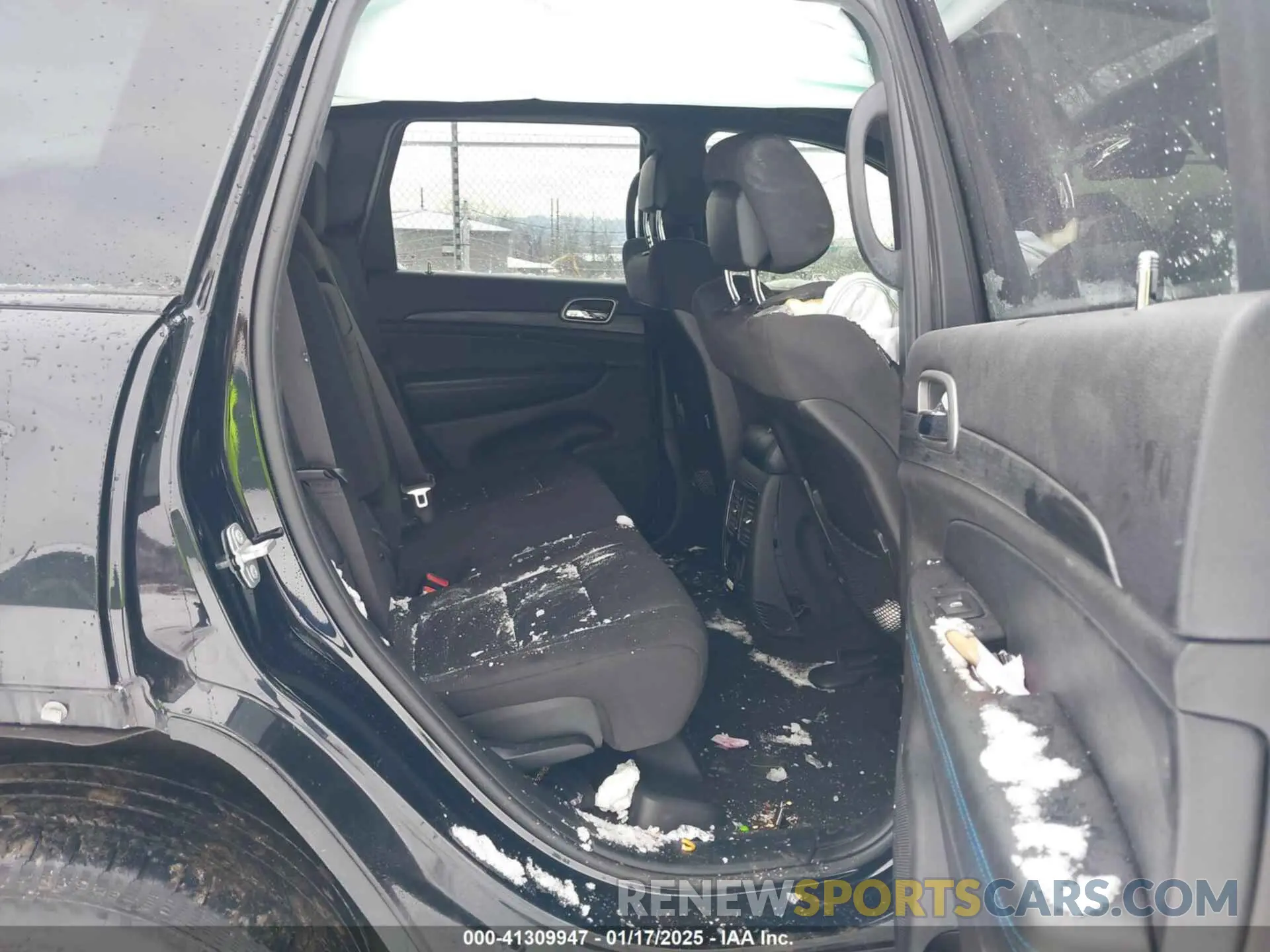 8 Photograph of a damaged car 1C4RJFAG4KC837497 JEEP GRAND CHEROKEE 2019