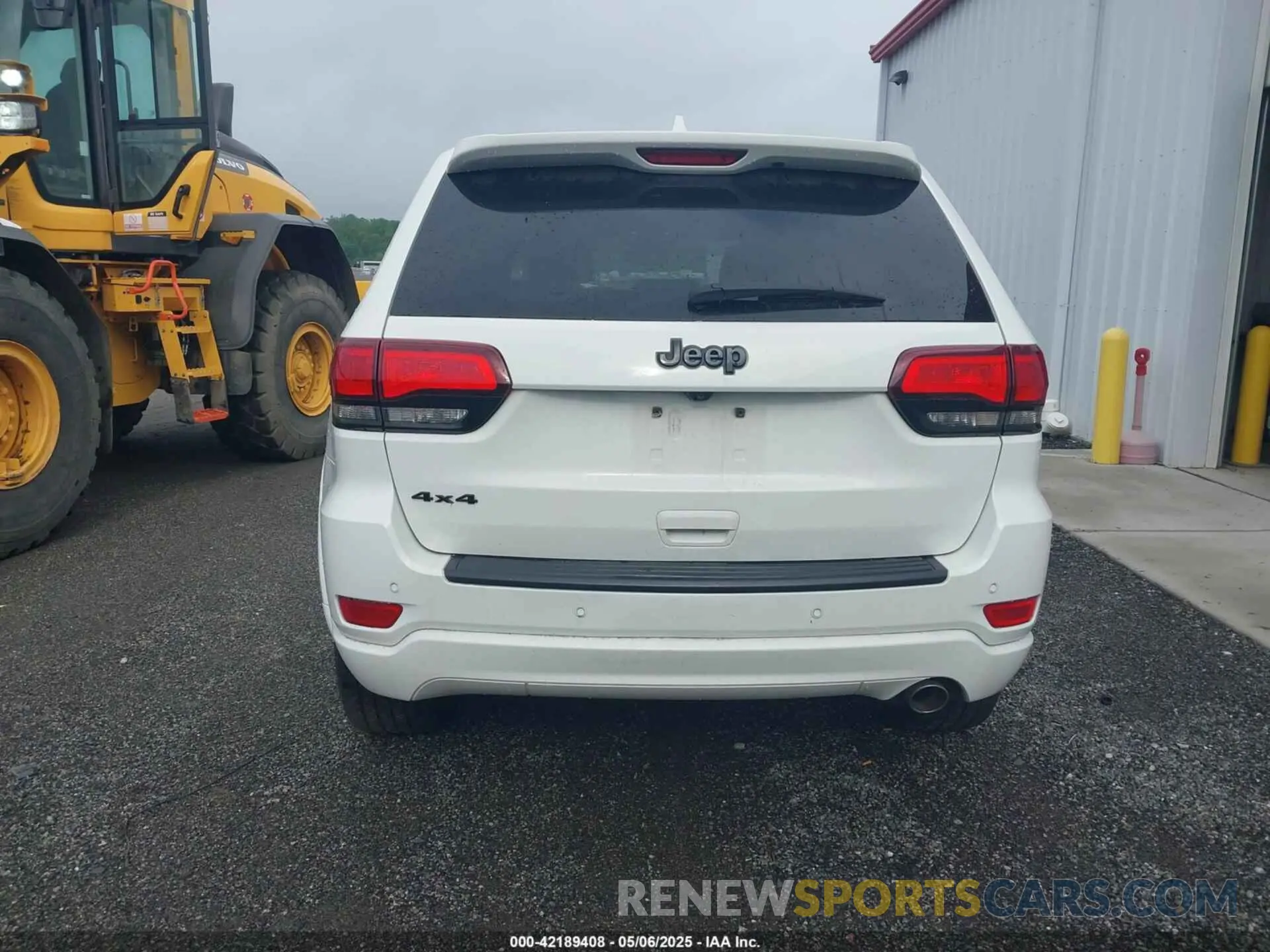 16 Photograph of a damaged car 1C4RJFAG5KC589793 JEEP GRAND CHEROKEE 2019