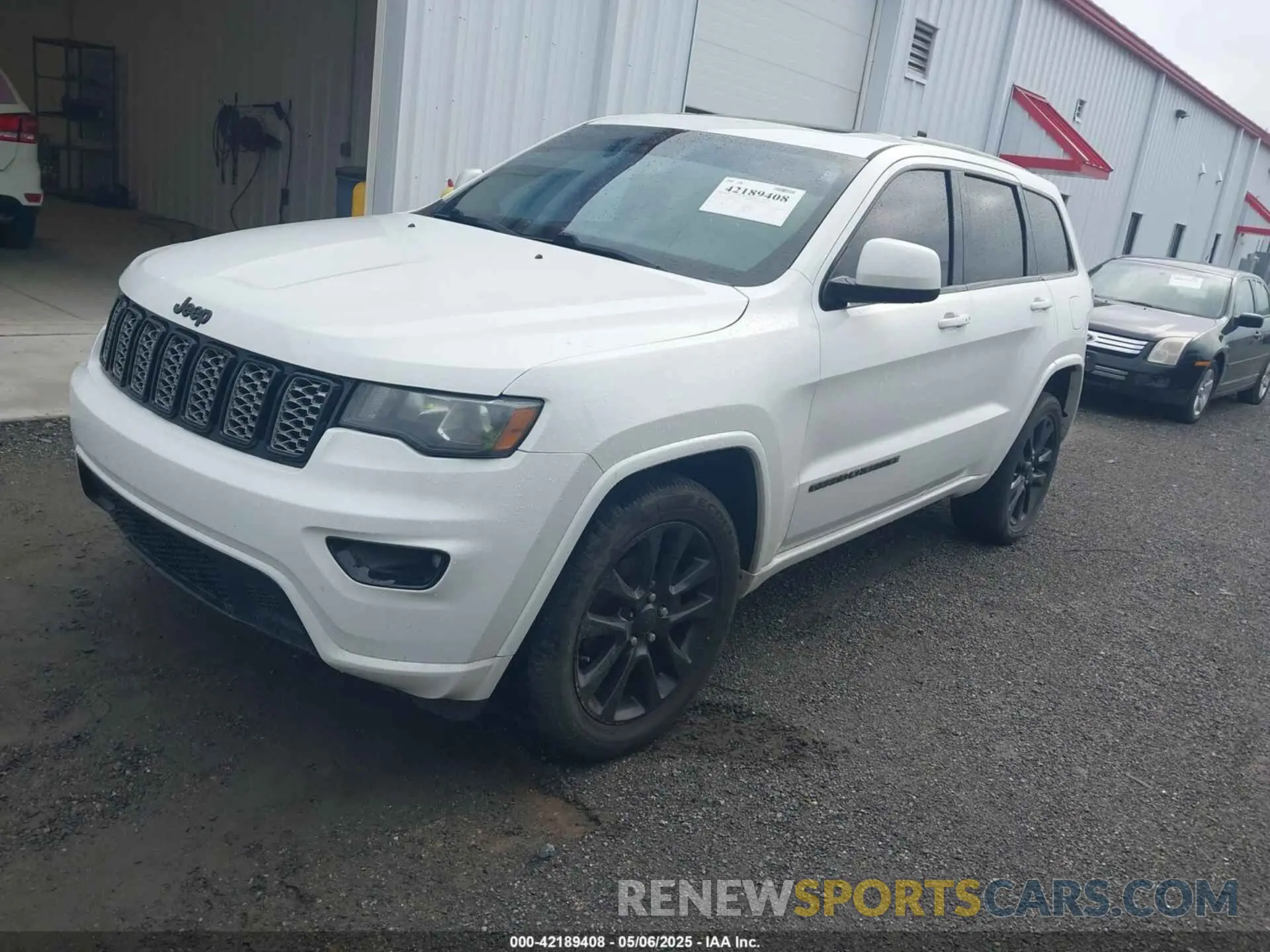 2 Photograph of a damaged car 1C4RJFAG5KC589793 JEEP GRAND CHEROKEE 2019