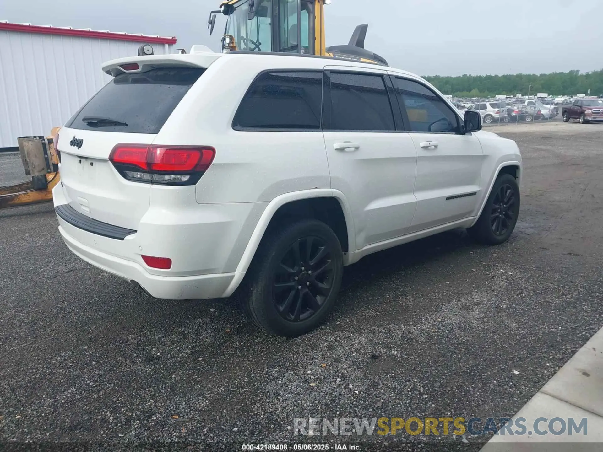4 Photograph of a damaged car 1C4RJFAG5KC589793 JEEP GRAND CHEROKEE 2019