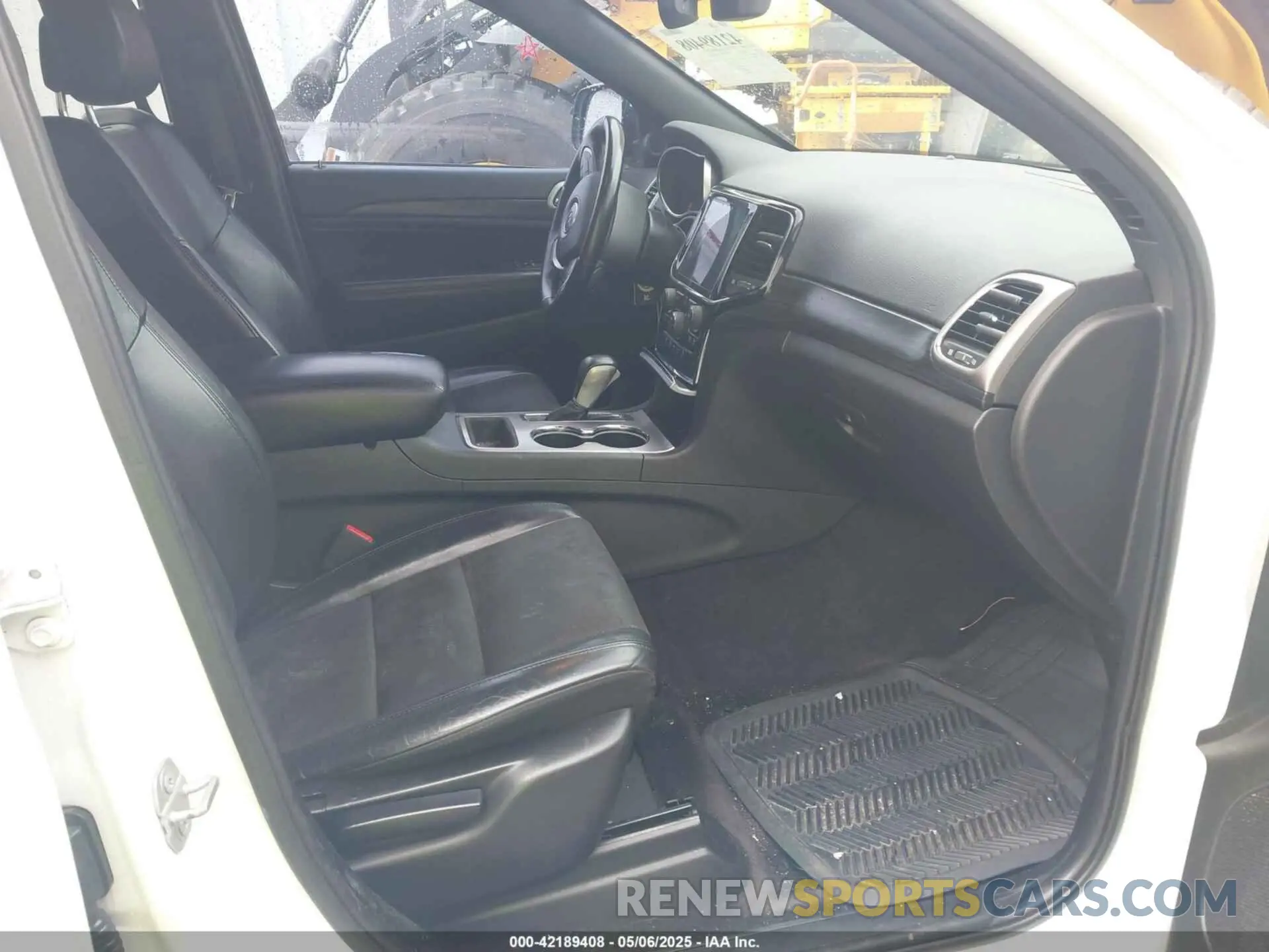 5 Photograph of a damaged car 1C4RJFAG5KC589793 JEEP GRAND CHEROKEE 2019