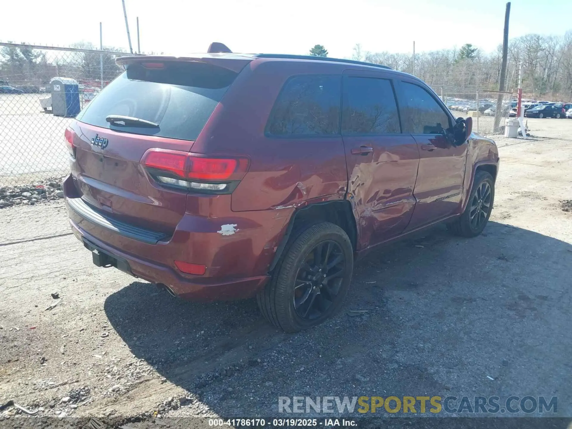 4 Photograph of a damaged car 1C4RJFAG5KC709947 JEEP GRAND CHEROKEE 2019