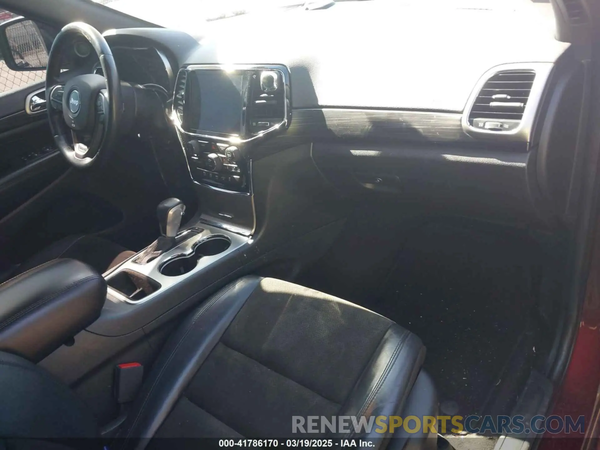 5 Photograph of a damaged car 1C4RJFAG5KC709947 JEEP GRAND CHEROKEE 2019