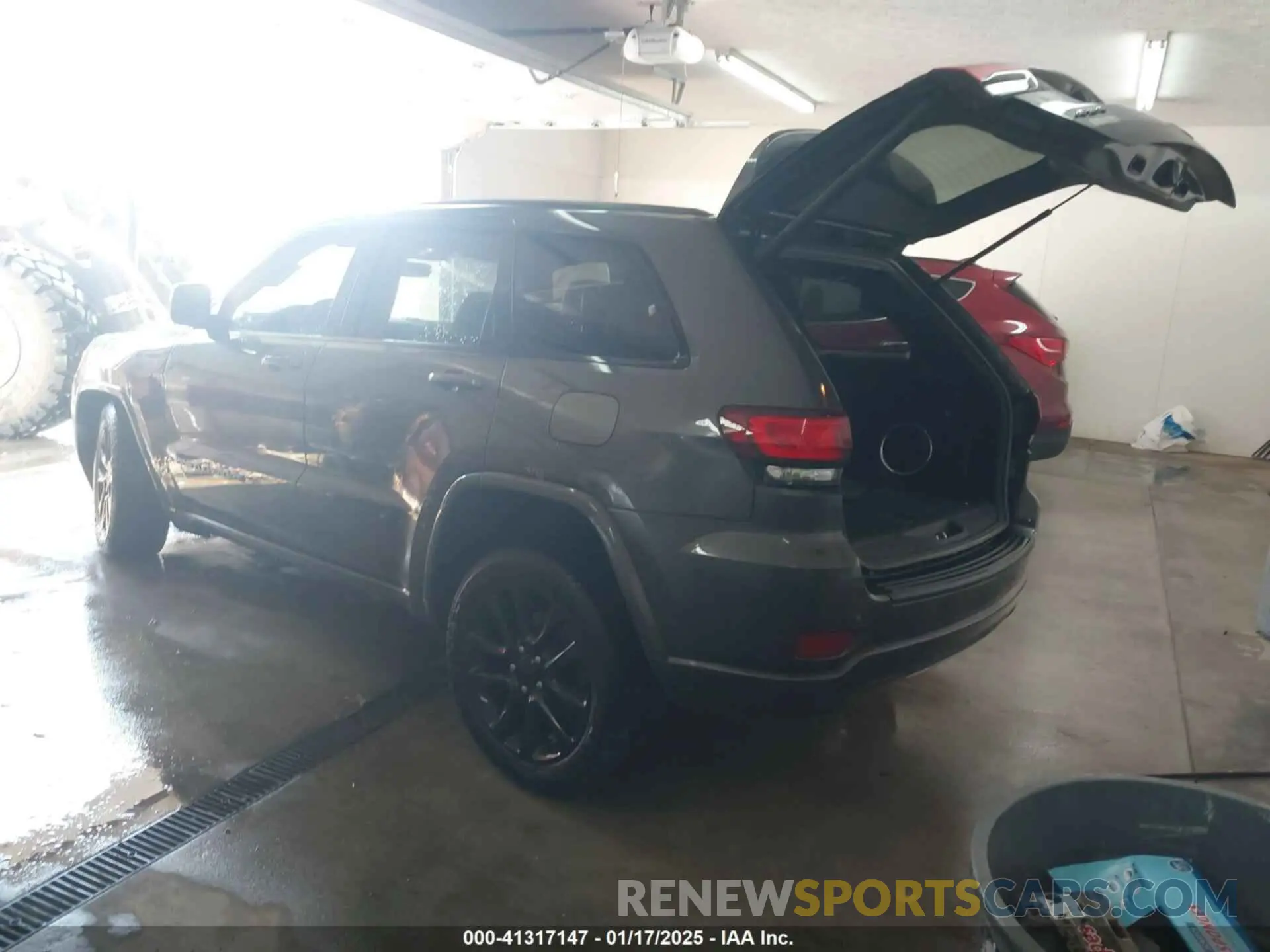 3 Photograph of a damaged car 1C4RJFAG5KC786429 JEEP GRAND CHEROKEE 2019