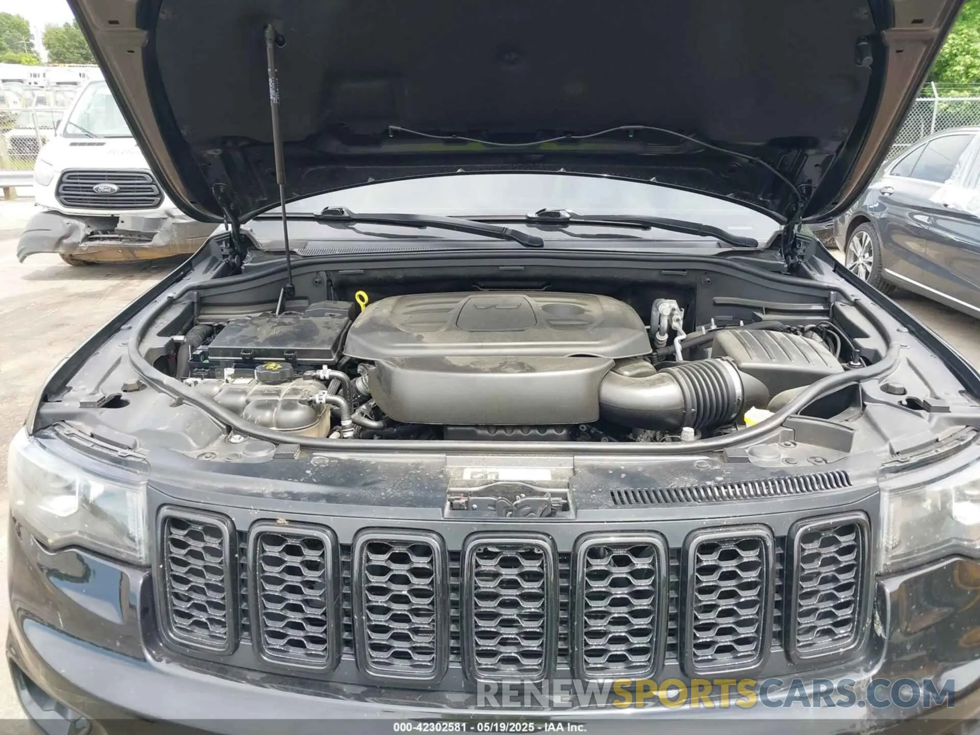 10 Photograph of a damaged car 1C4RJFAG5KC830722 JEEP GRAND CHEROKEE 2019