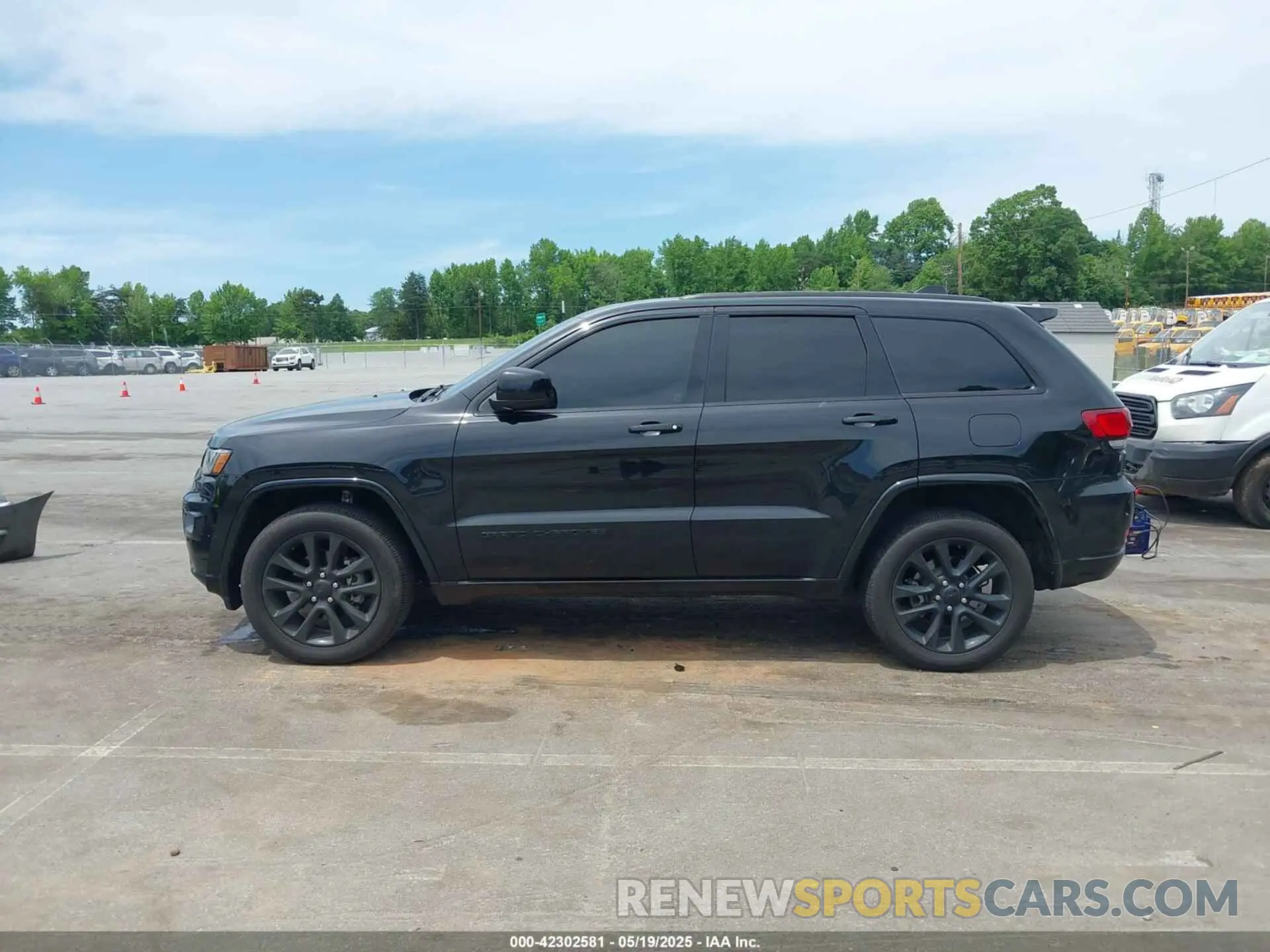 14 Photograph of a damaged car 1C4RJFAG5KC830722 JEEP GRAND CHEROKEE 2019