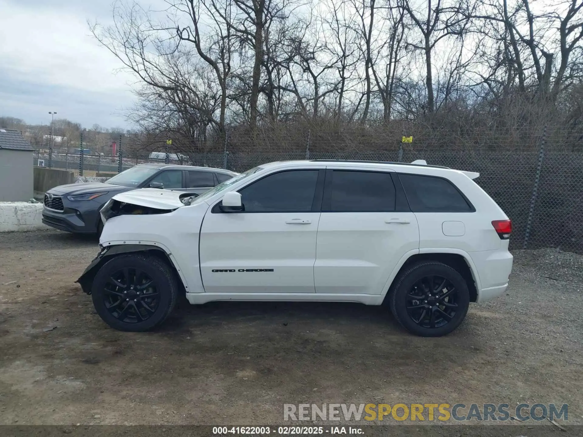 14 Photograph of a damaged car 1C4RJFAG5KC831675 JEEP GRAND CHEROKEE 2019