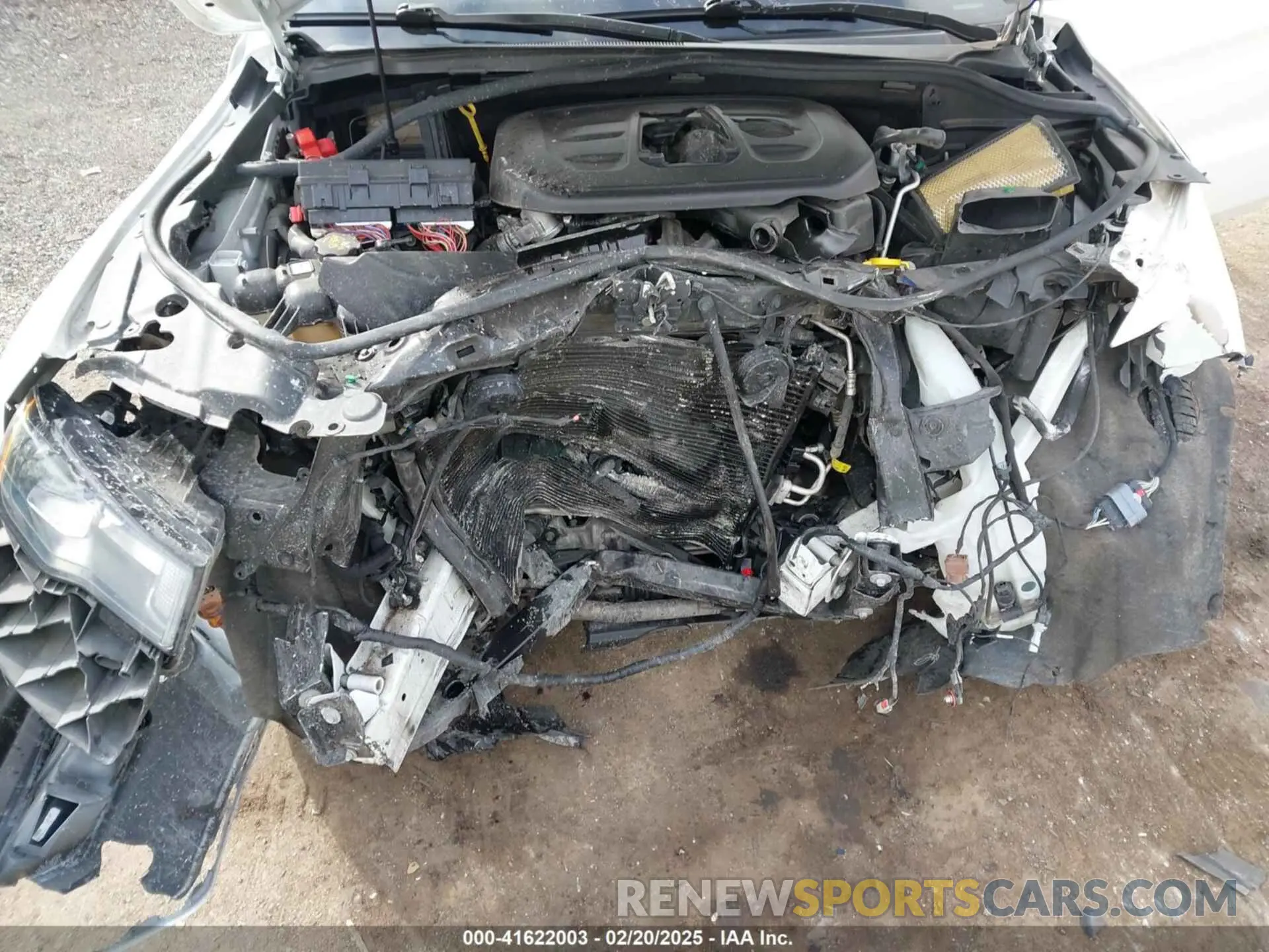 18 Photograph of a damaged car 1C4RJFAG5KC831675 JEEP GRAND CHEROKEE 2019